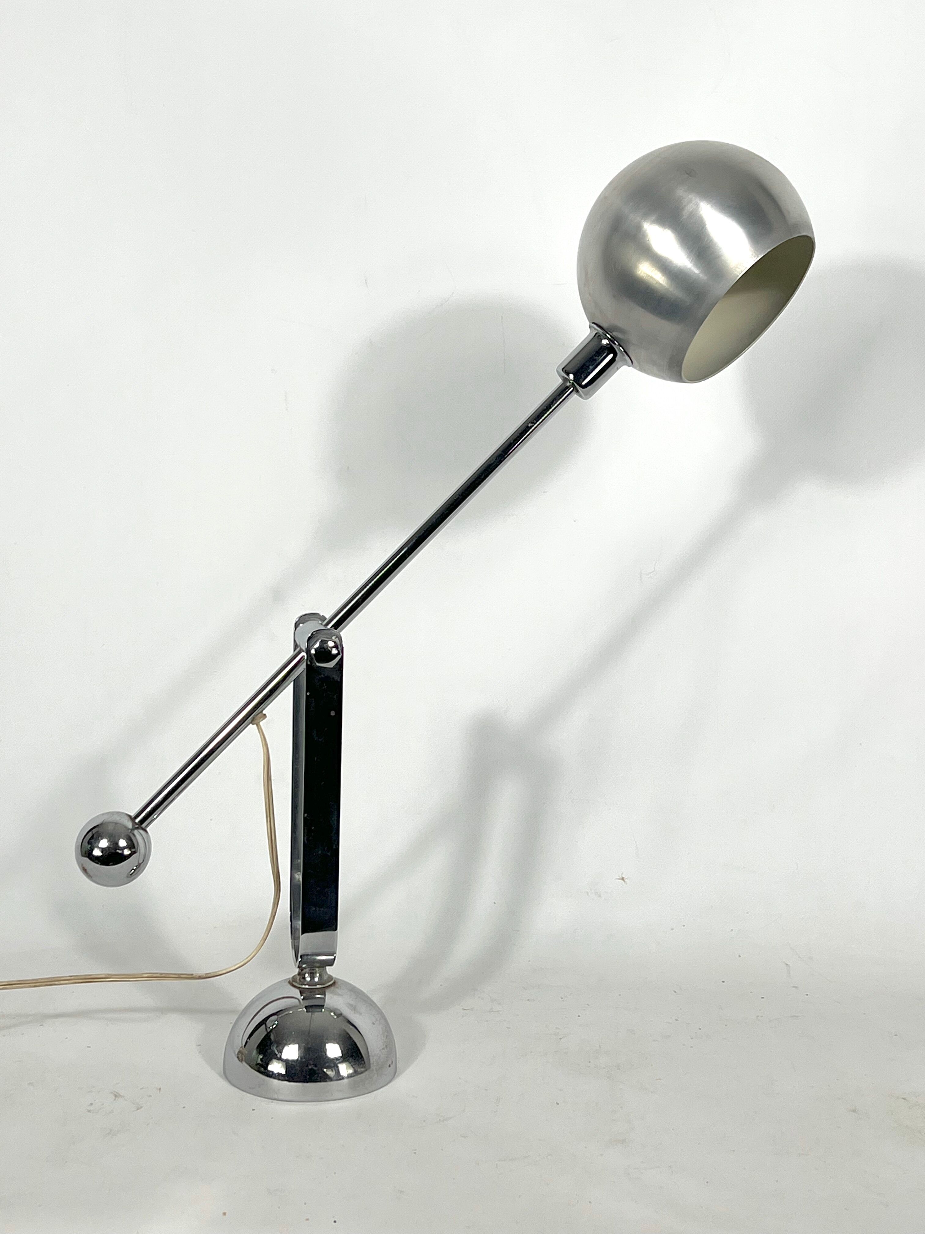 Mid-century Modern Italian chrome counterweight table lamp from 70s