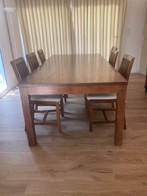 Teak dining table and its 6 chairs.
