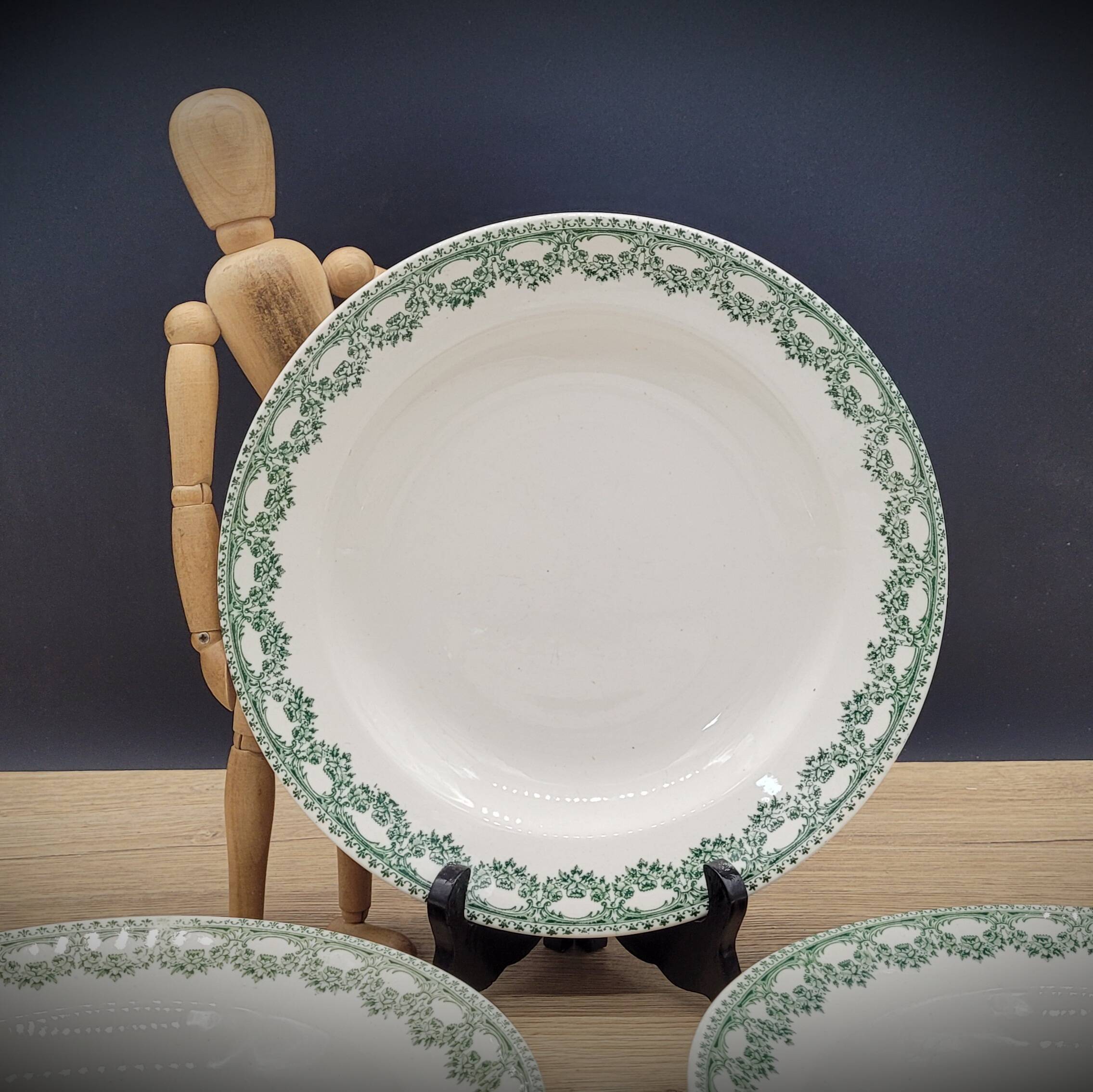 Set of 6 Carlotta Boch plates
