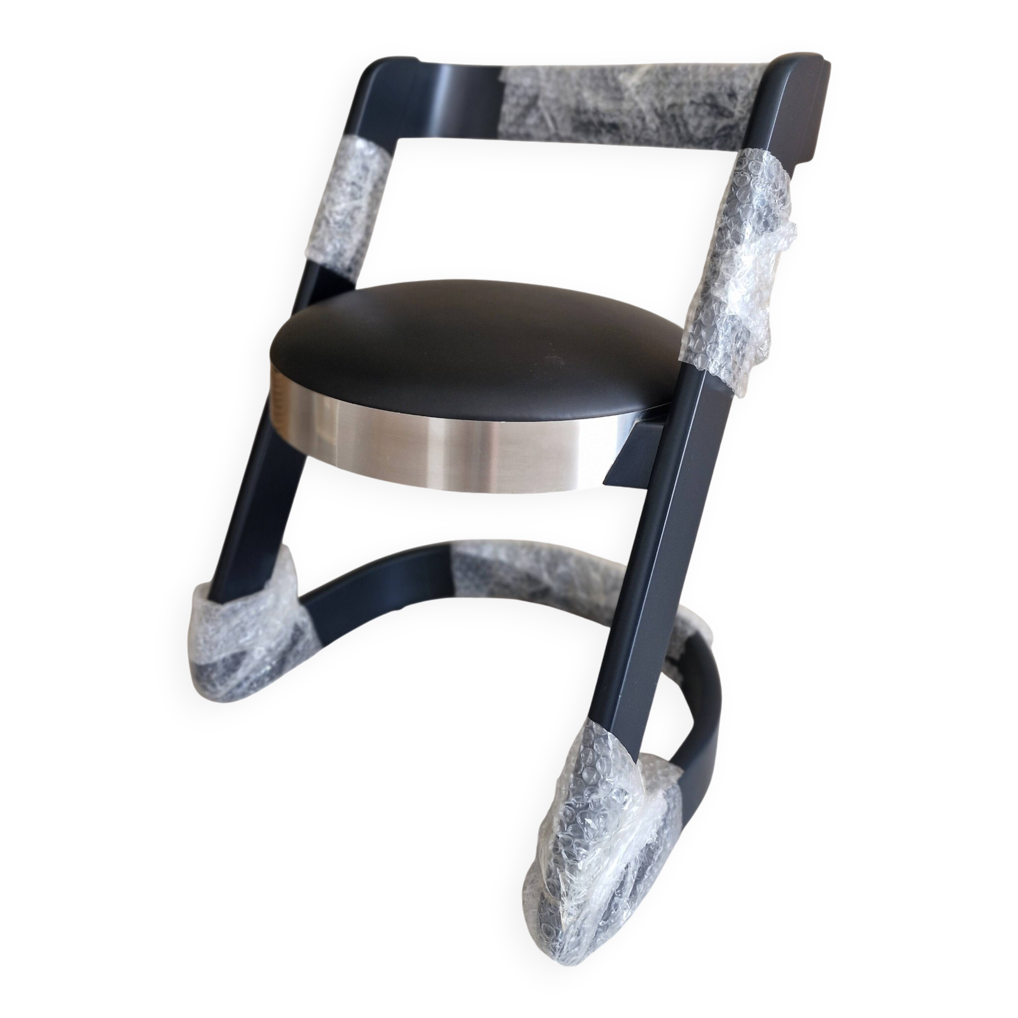 Set of 4 black cantilever chairs – Italian design from the 1970s