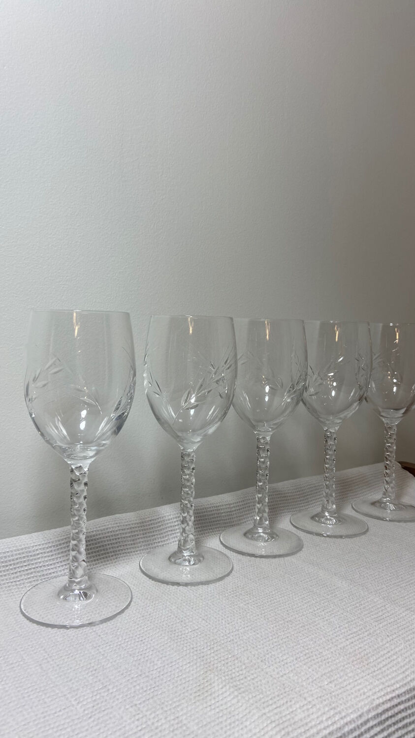 PRODUCT BHV - Set of 5 wine glasses in cut crystal 1970