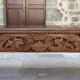 Important banc indonésien en bois sculpté, Début XXe