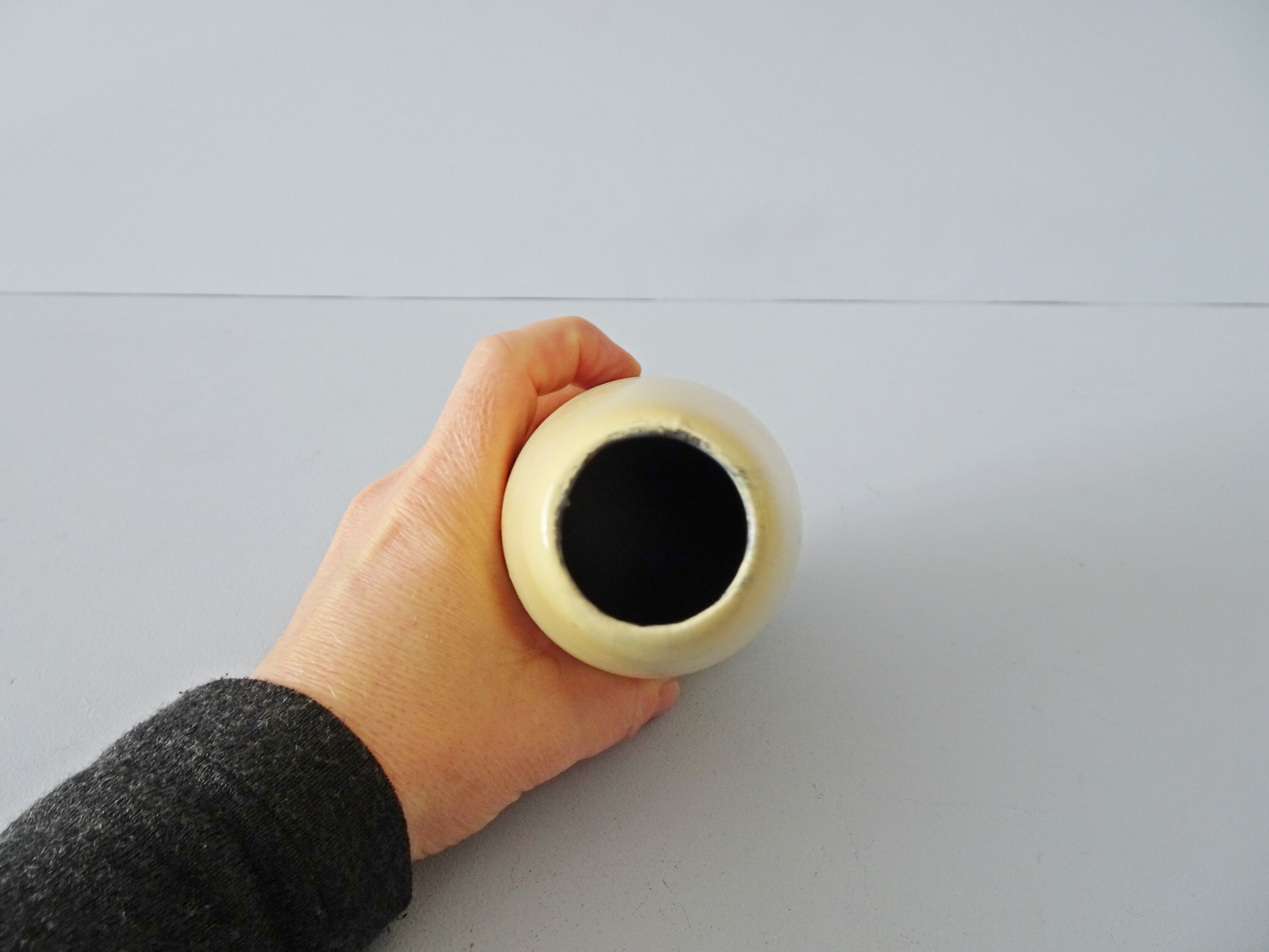 Vase jaune