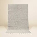Beni Ouarain Berber rug in diamond pattern • Minimalist white elegance