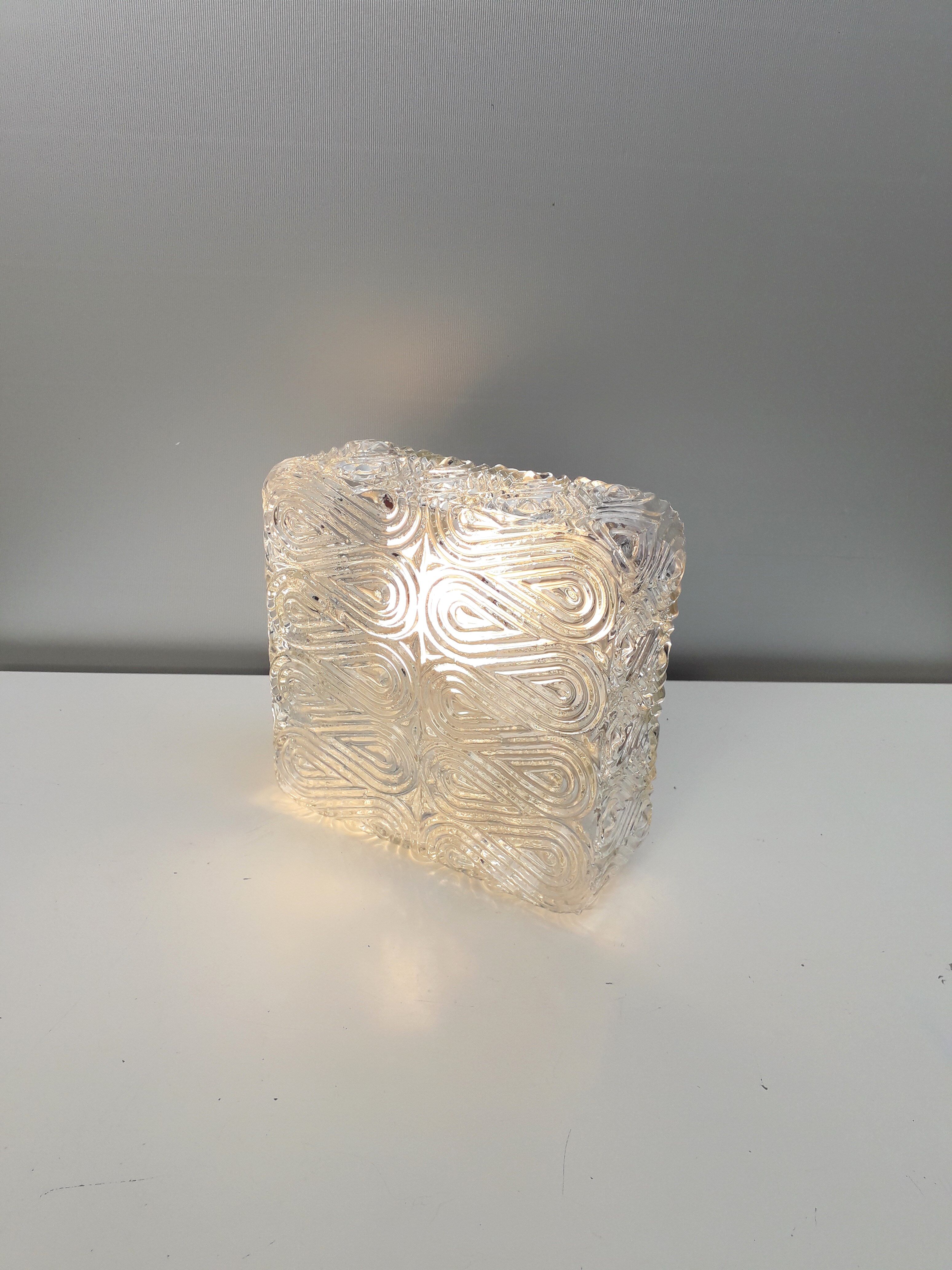 Plafonnier en verre moulé pressé - carré - 1970-80
