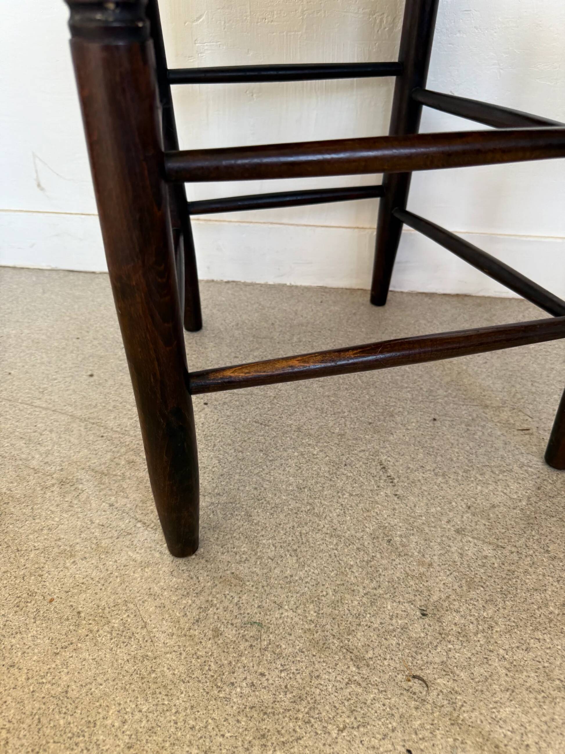Chaise vintage en bois et paille tressée