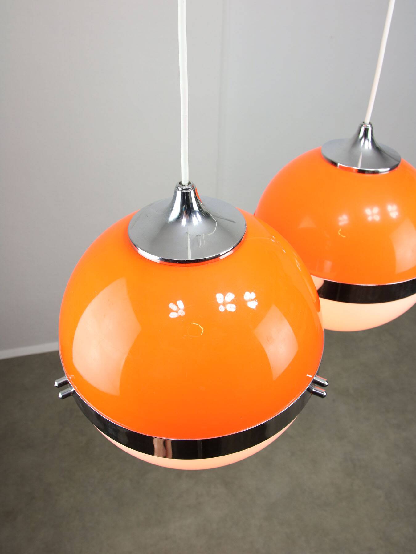 Lampes suspendues orange italiennes Space Age, lot de 2