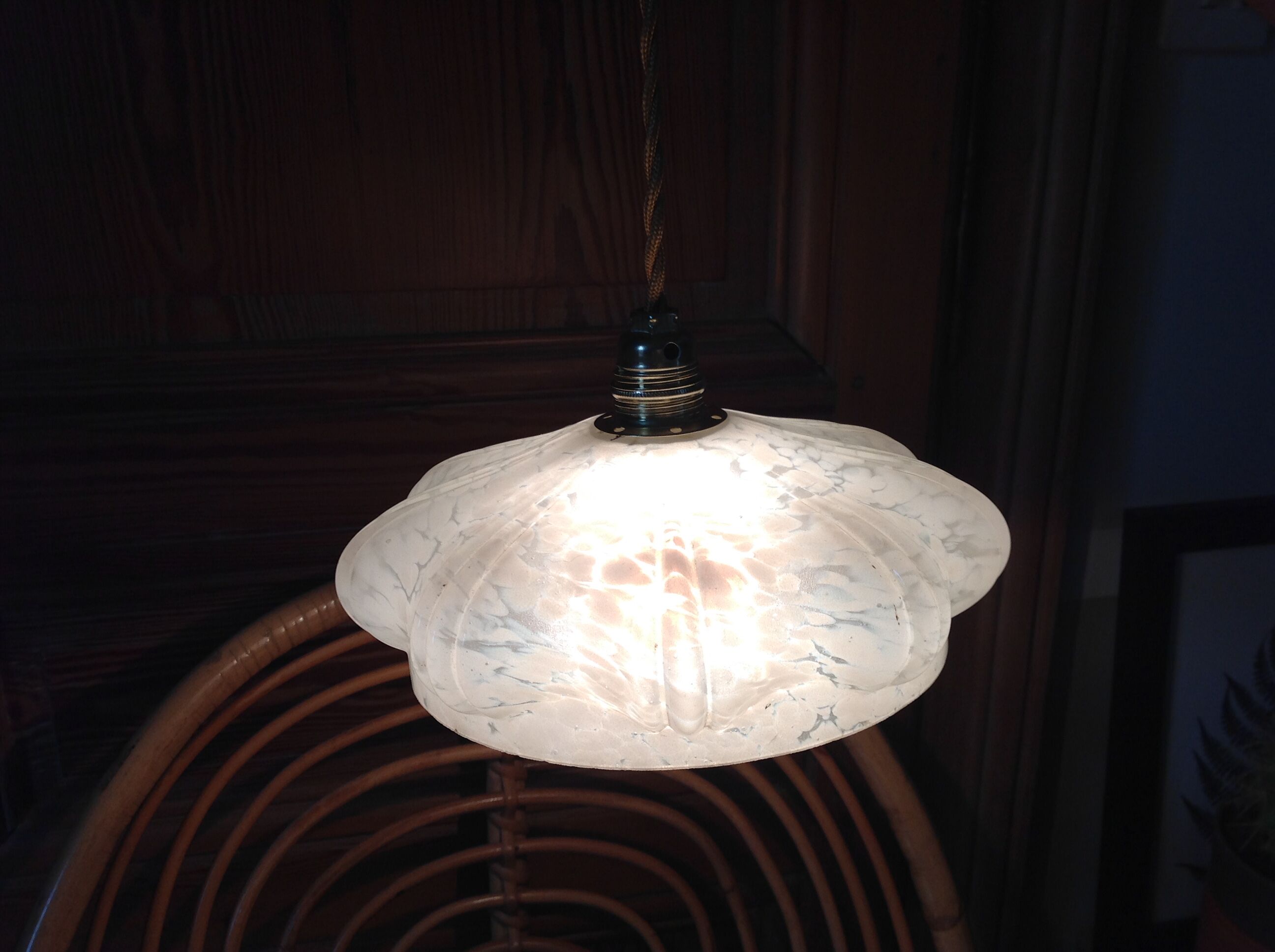 White opaline suspension