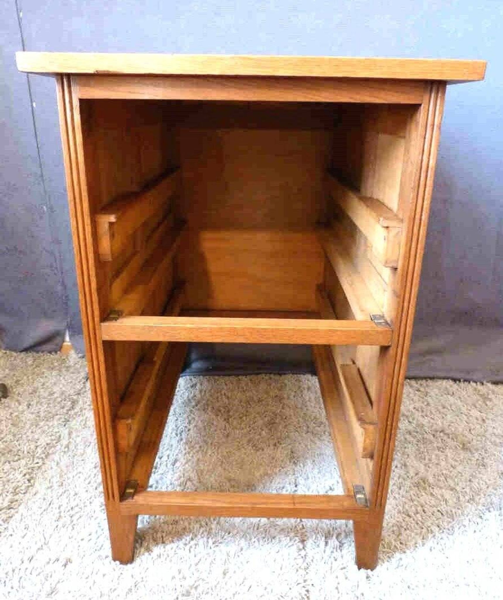 Oak workshop furniture with 2 drawers