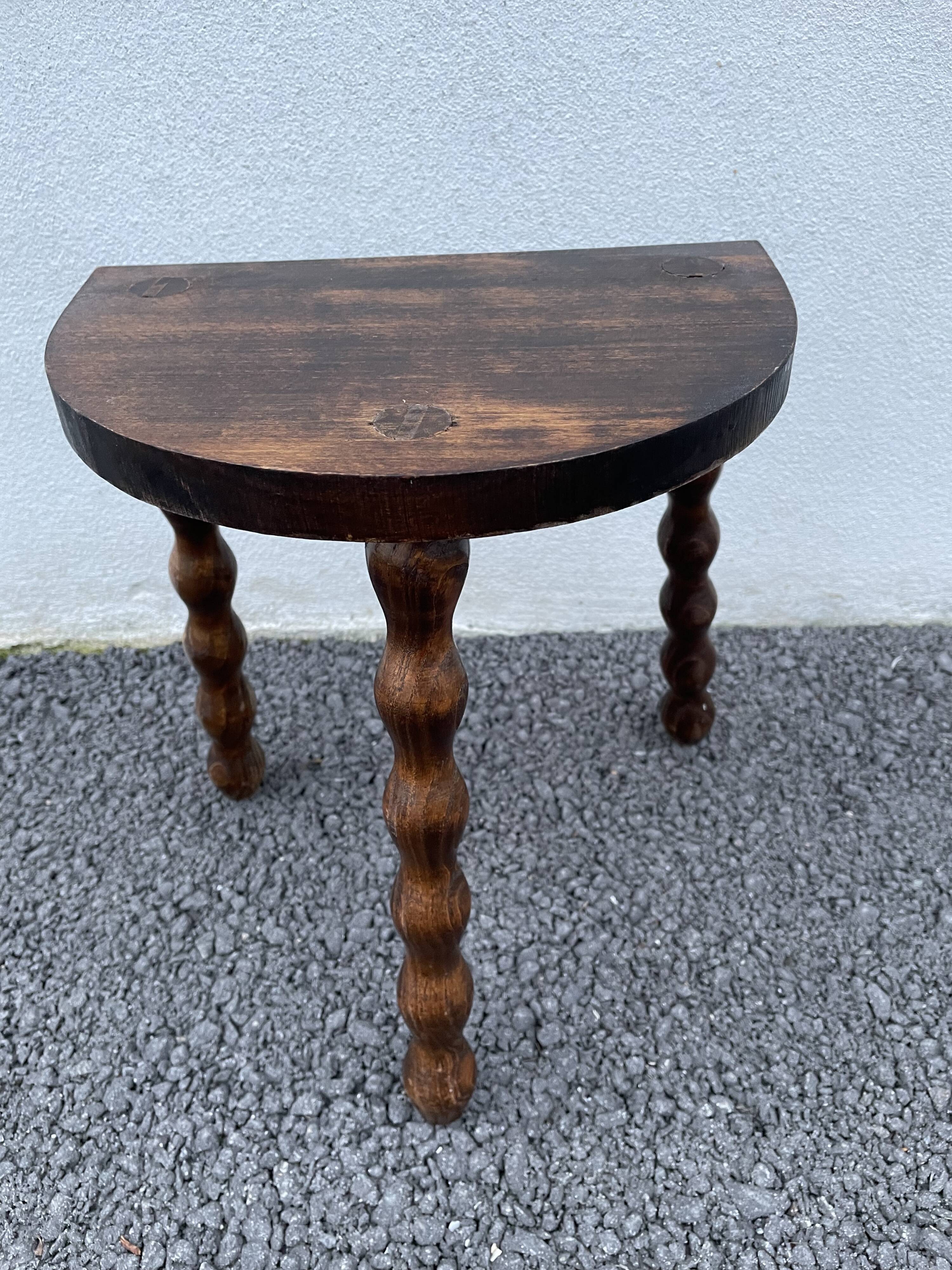 Tripod foot ball stool