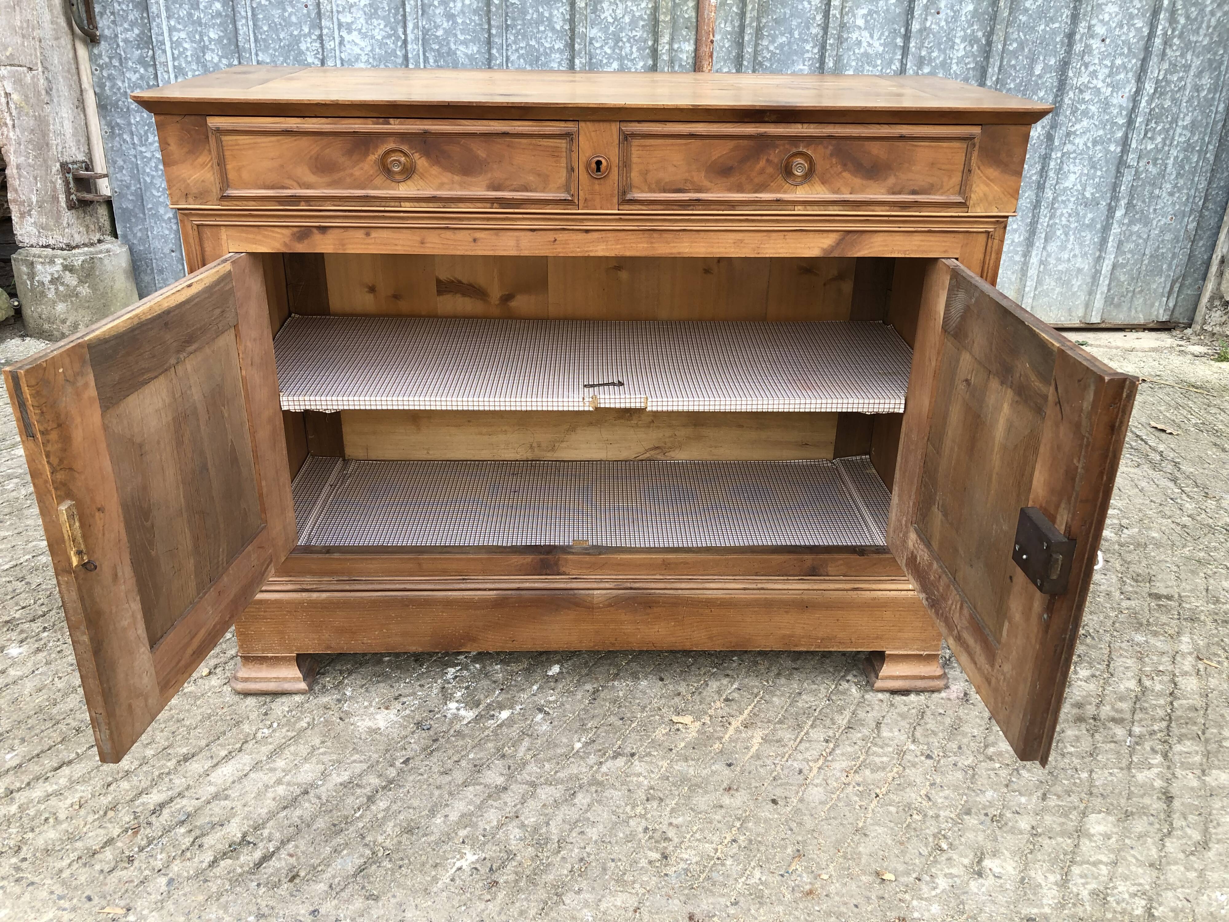 Antique low sideboard in solid cherry wood with 2 doors and 3 drawers
