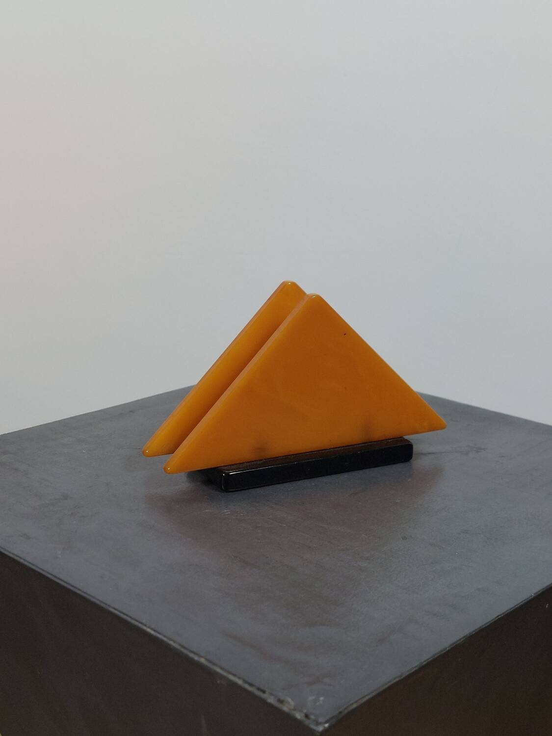 Organisateur de bureau en bakélite triangulaire Art déco