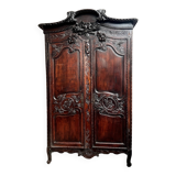 Armoire de mariage normande ancienne. Chêne sculpté.