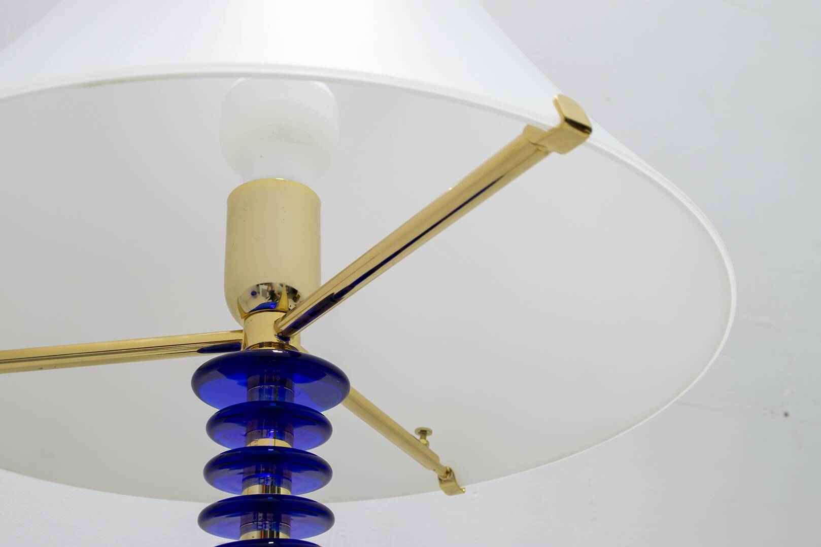 Auras Italian Brass and "Incamiciato" Murano Glass Ground Lamp, 1989