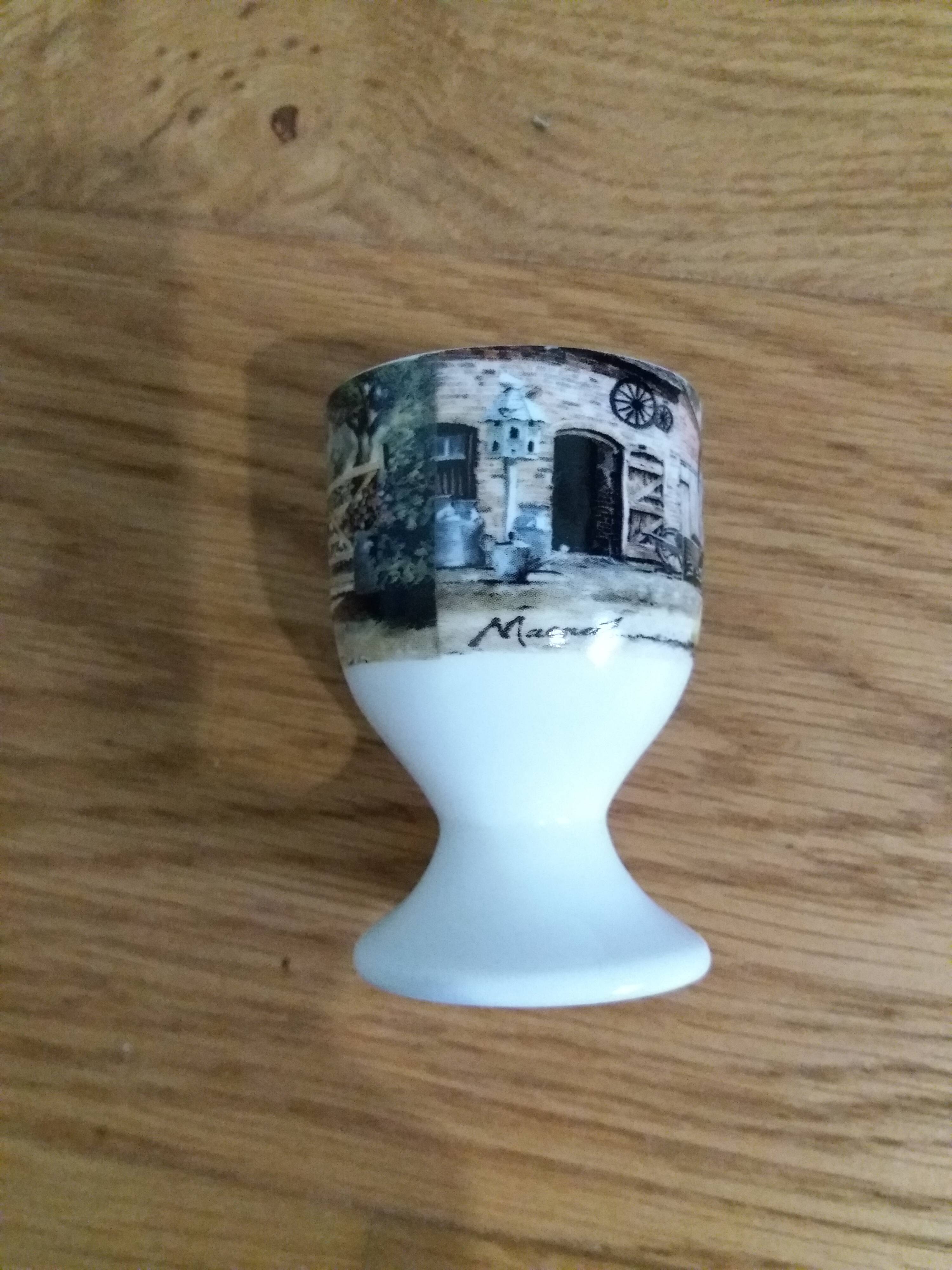 Coquetier faience blanche decoration hen rooster and chicks