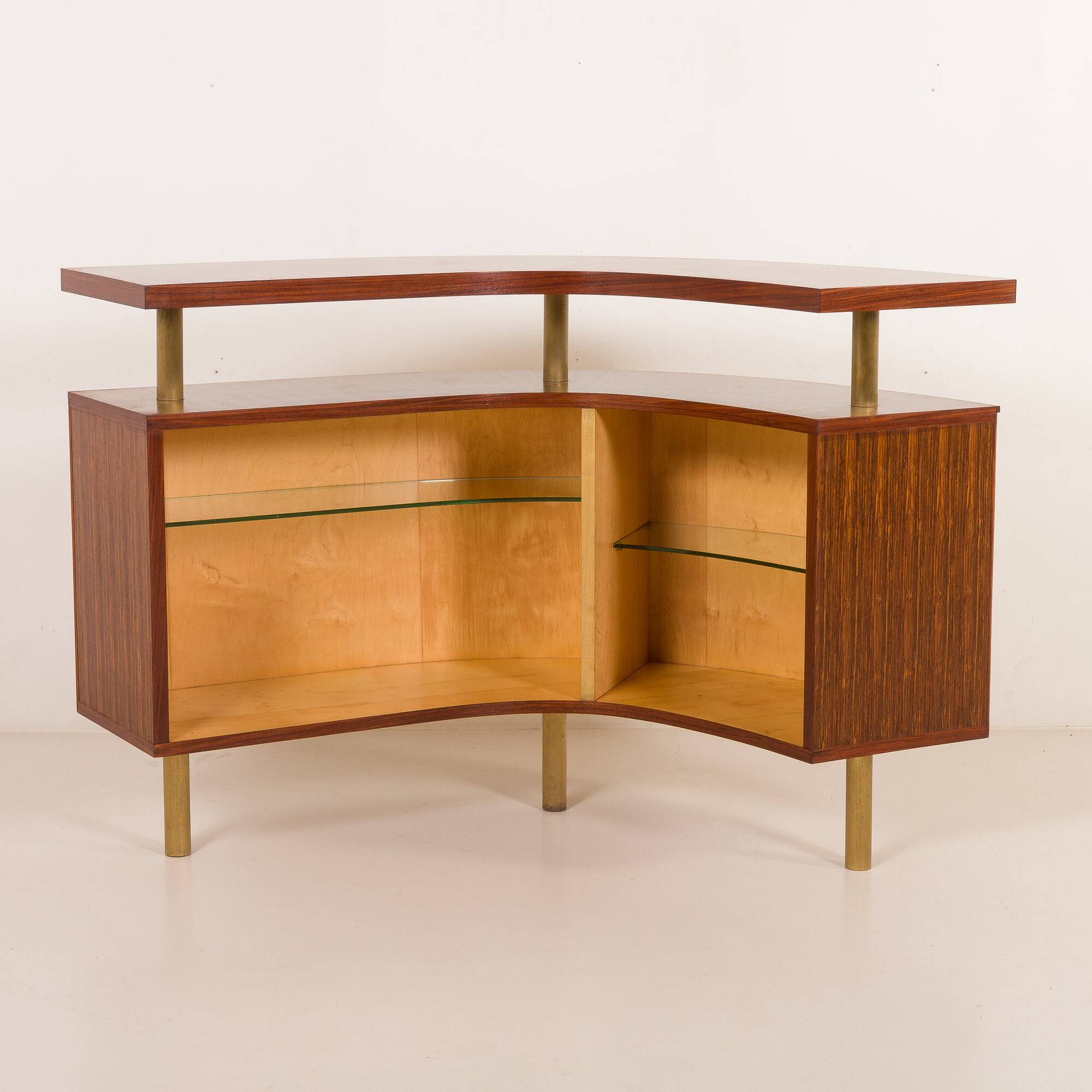 Cabinet de bar italien du milieu du siècle attribué à Carlo Hauner et Martin Eisler, Italie années 1960.