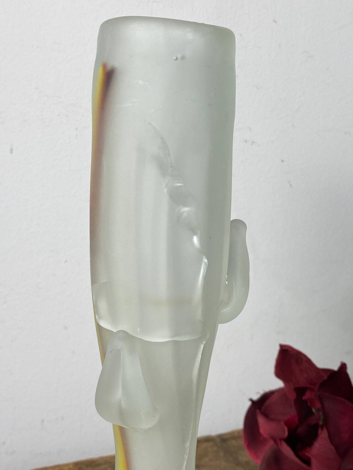 Vase in opaque glass paste