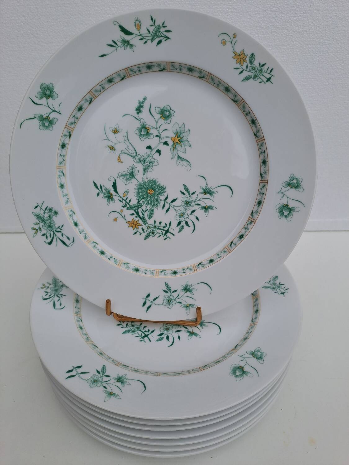 8 flat plates in Limoges Bernardaud porcelain model Beijing
