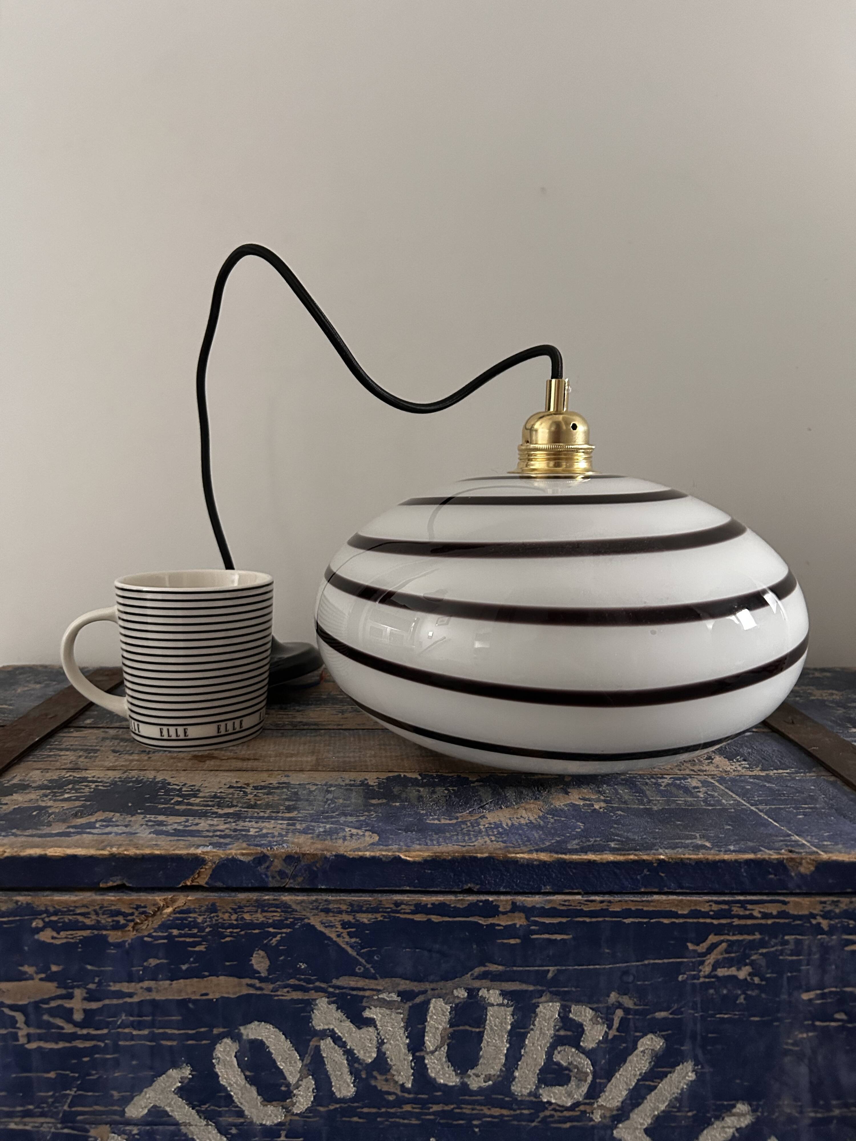 Spiral glass pendant light