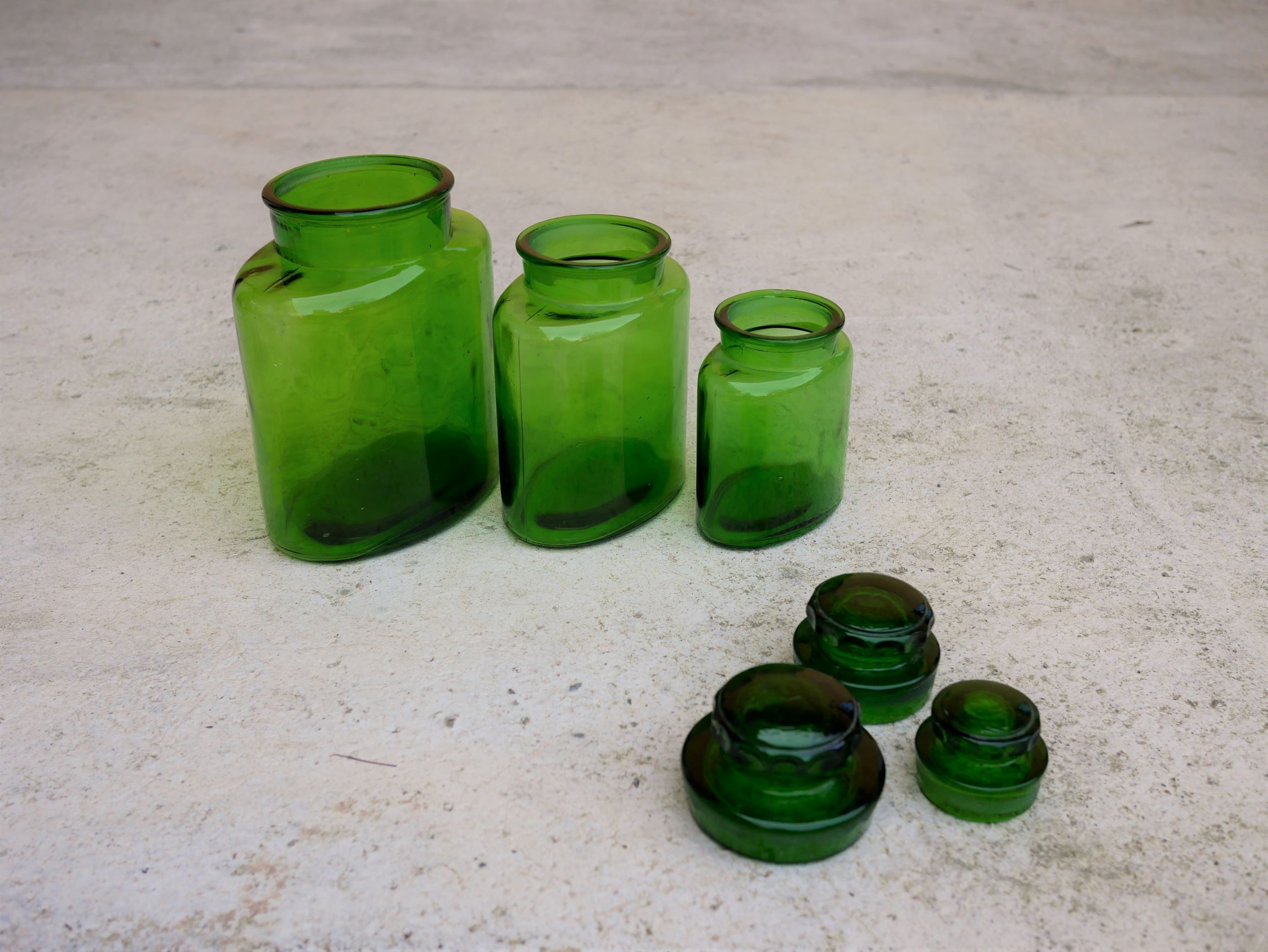 Series of 3 vintage glass jars