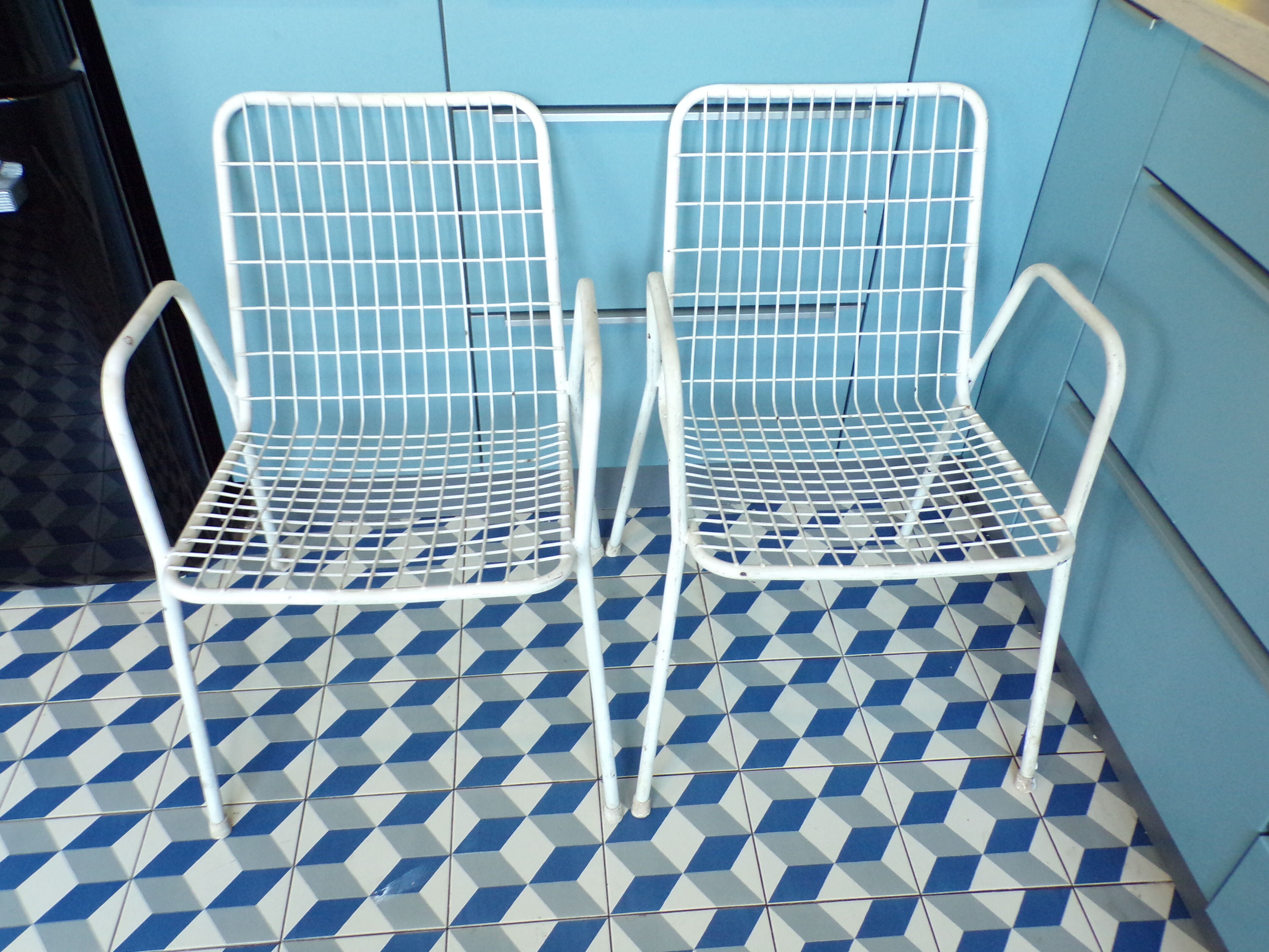Paire de fauteuils Emu Rio