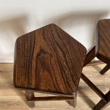 Paire de tabourets hauts tripodes en orme Aranjou