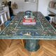 Table d’exception en marbre vert incrusté de pierres – Pietra Dura d’Agra