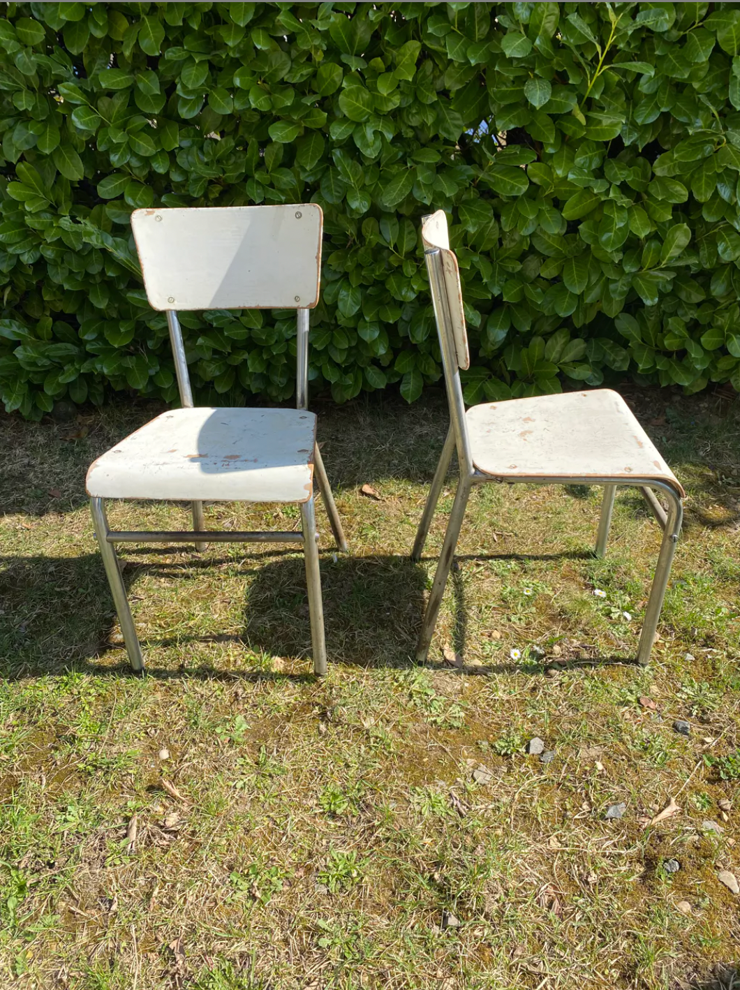 Pair of chairs in patinated white wood and metal structure