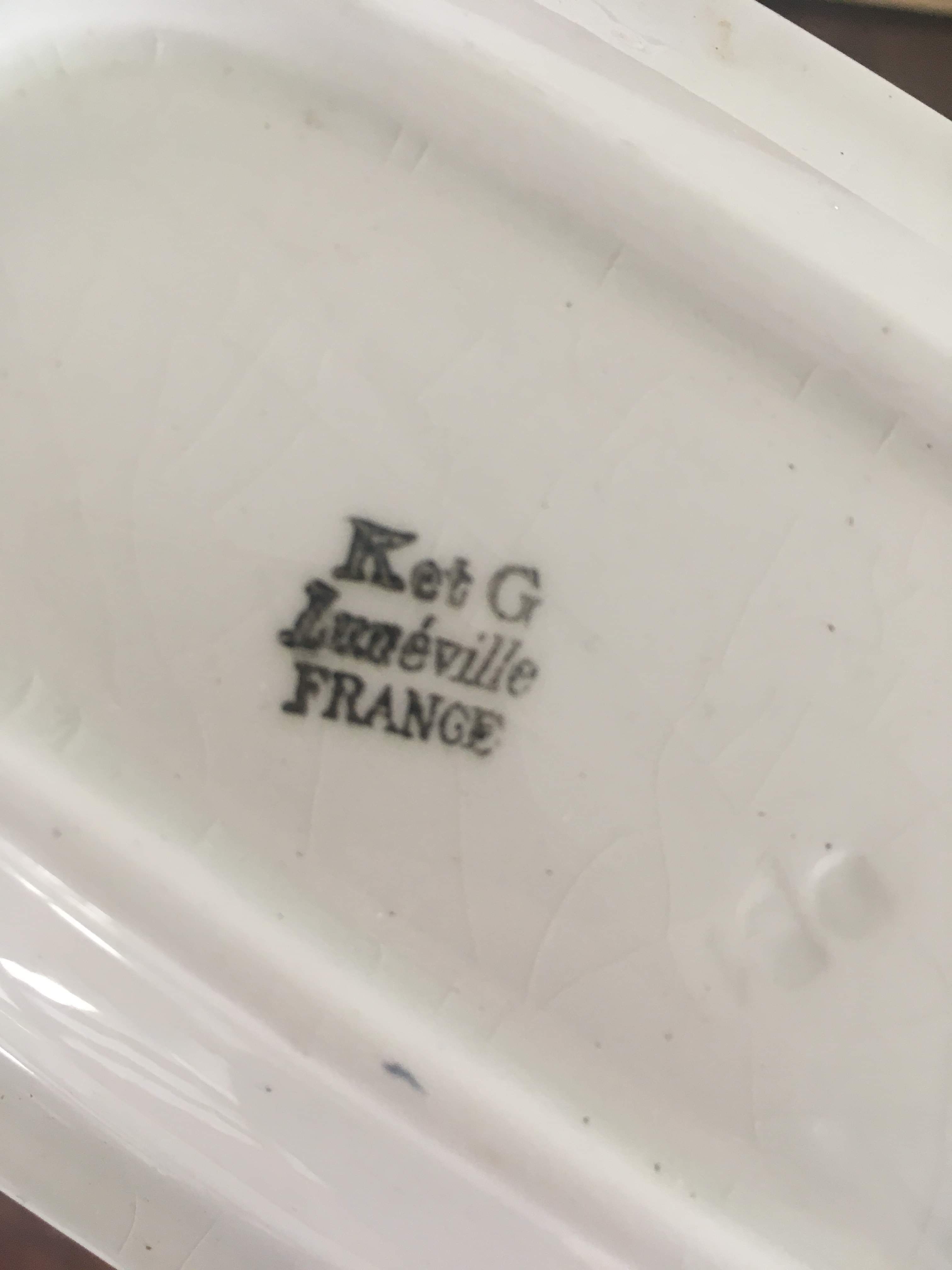 Soap holder assorted K-G Luneville France.