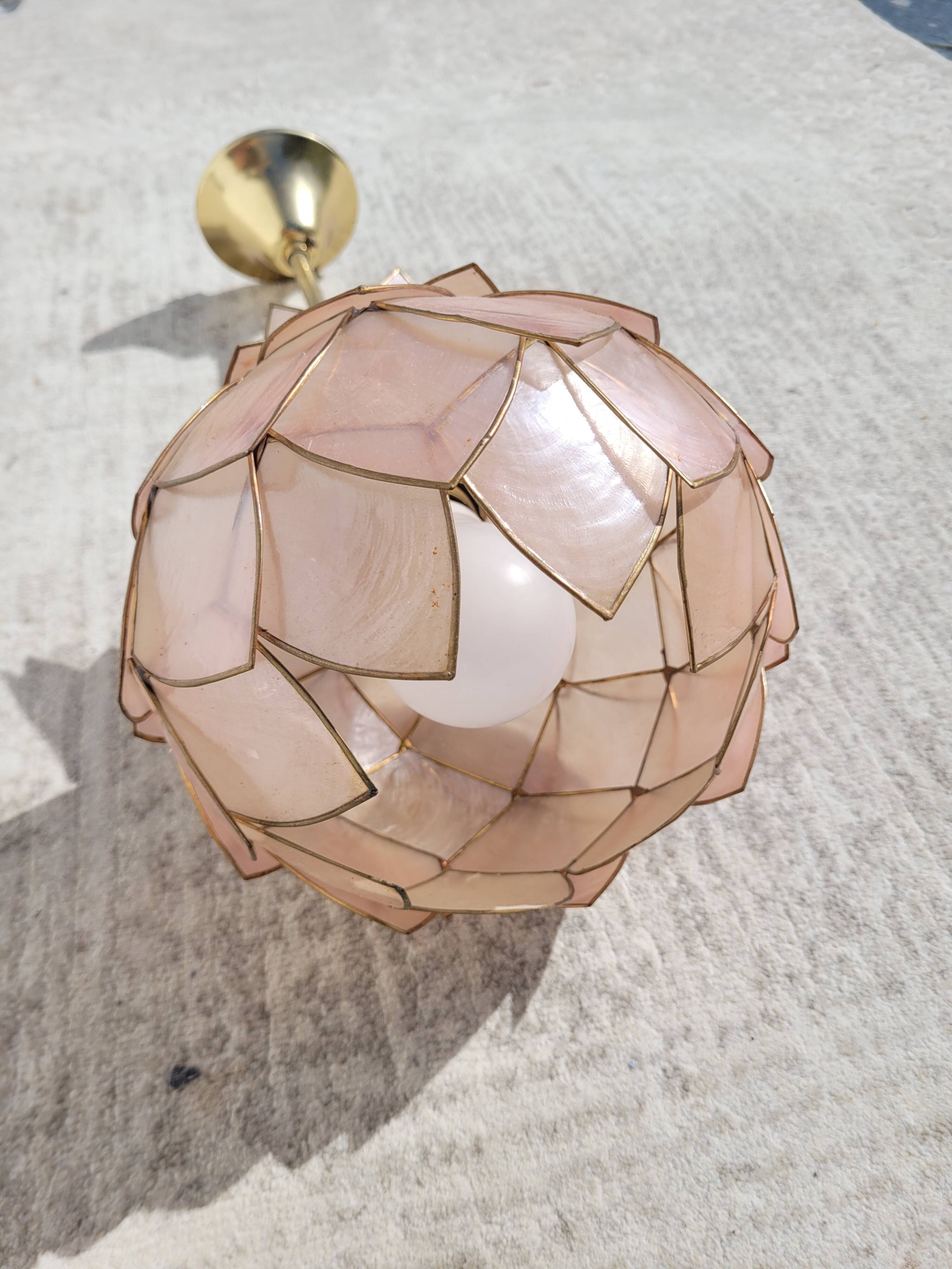 Lotus ceiling lamp in pink mother-of-pearl and brass