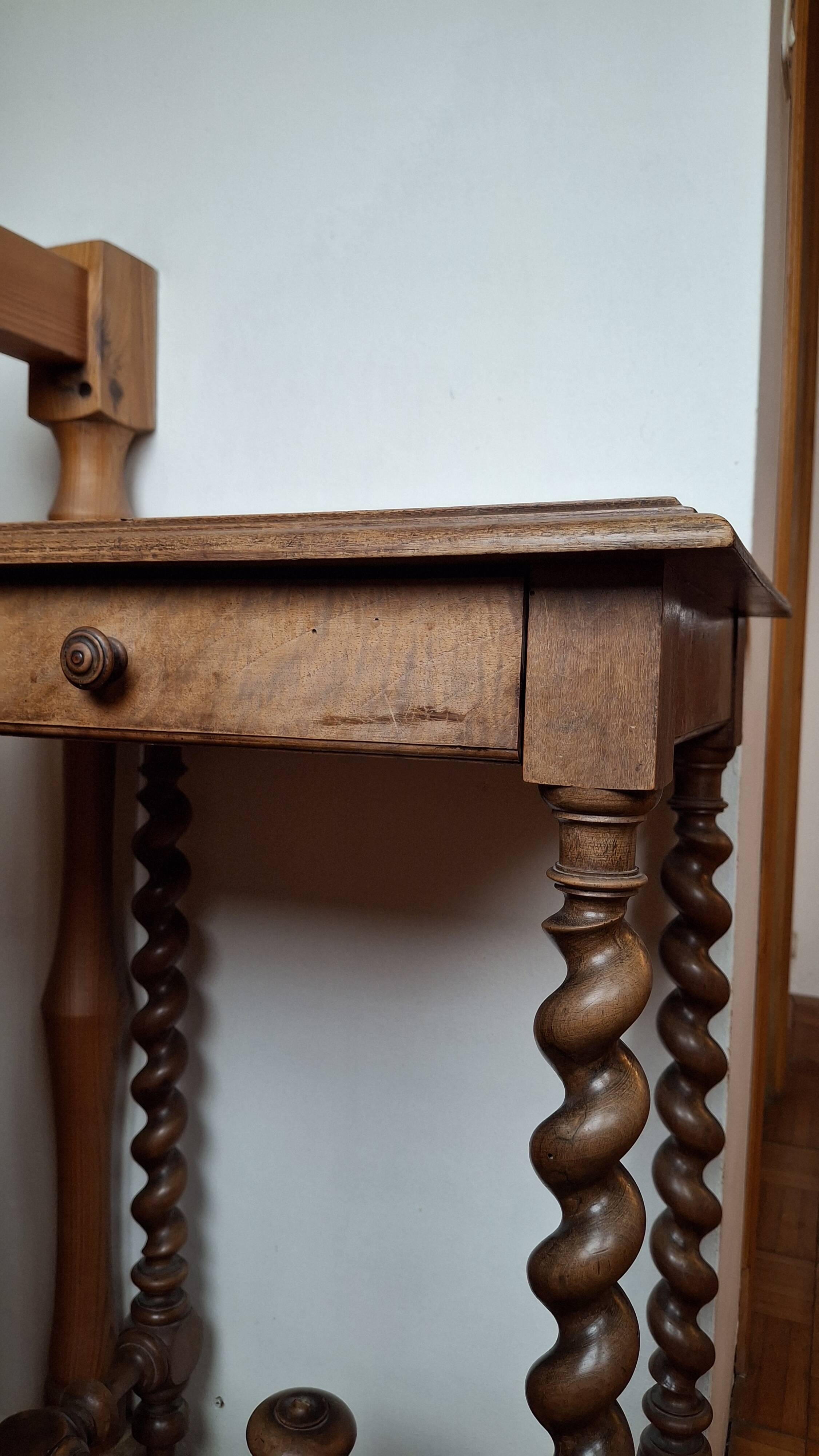 Side table, Louis XIII style console in walnut.