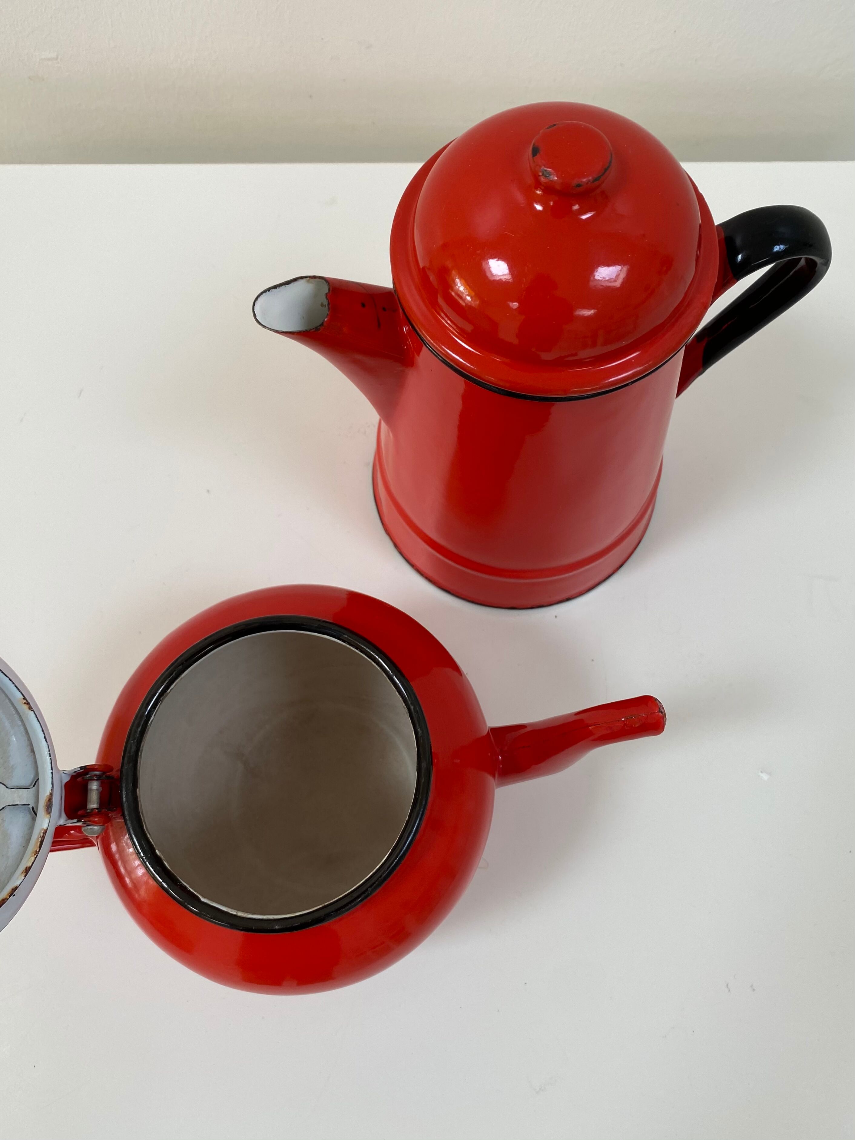 Red enamelled teapot 1 liter from the 70s