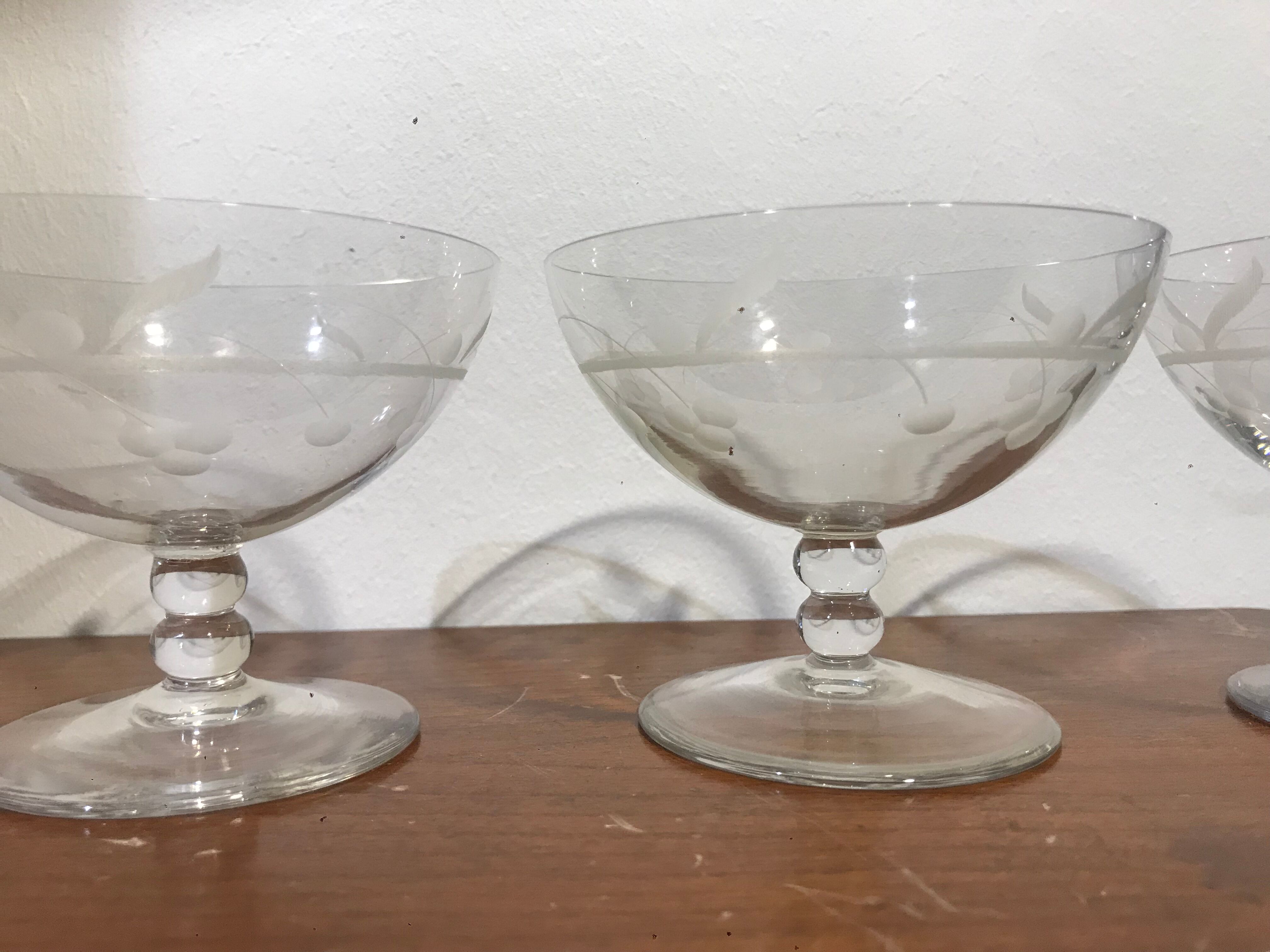 5 champagne glasses engraved in crystal