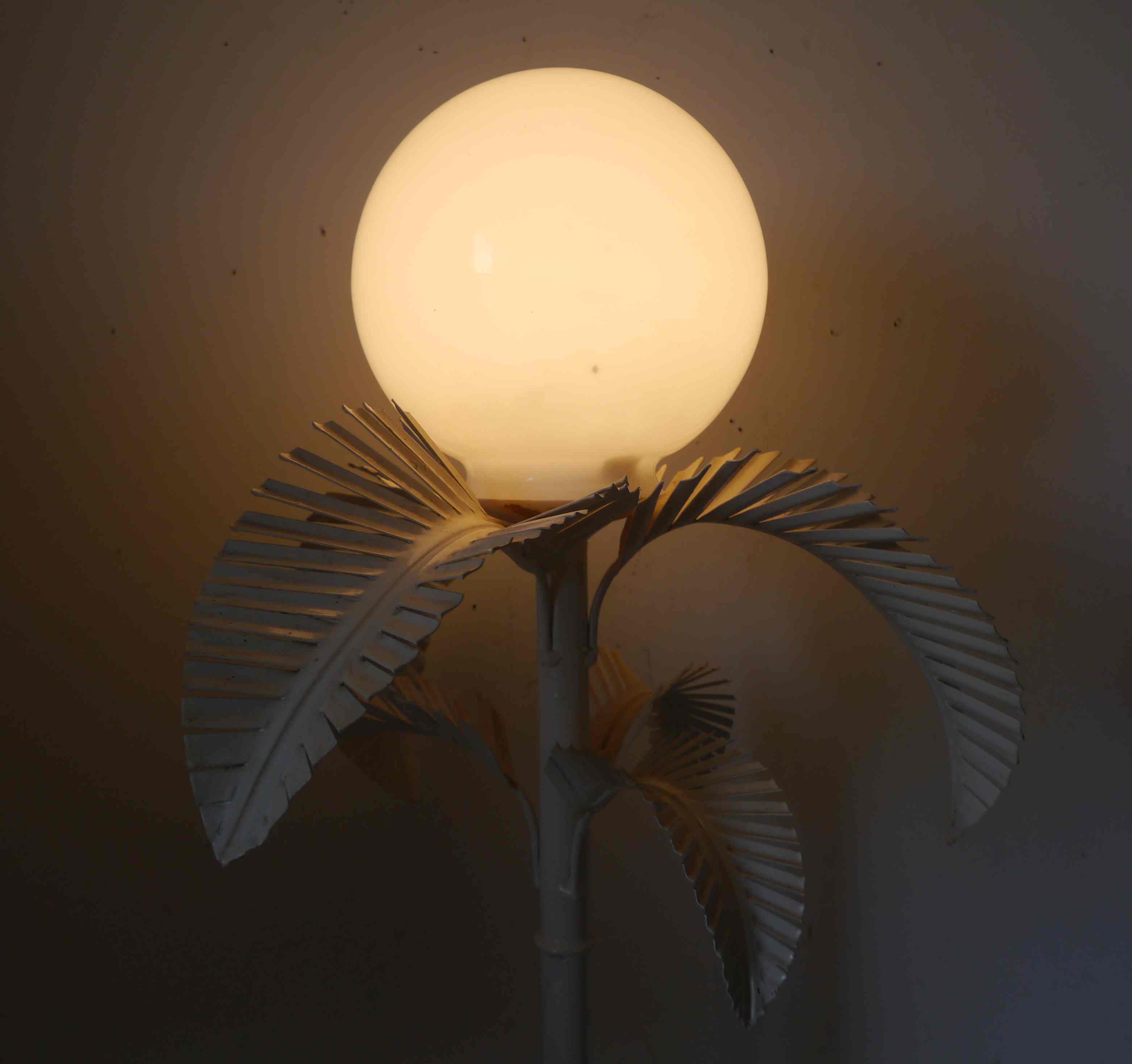 Lamp of the 70's "palm" in metal and opaline