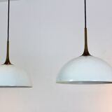 Paire de suspensions en laiton et verre opale blanc par Florian Schulz