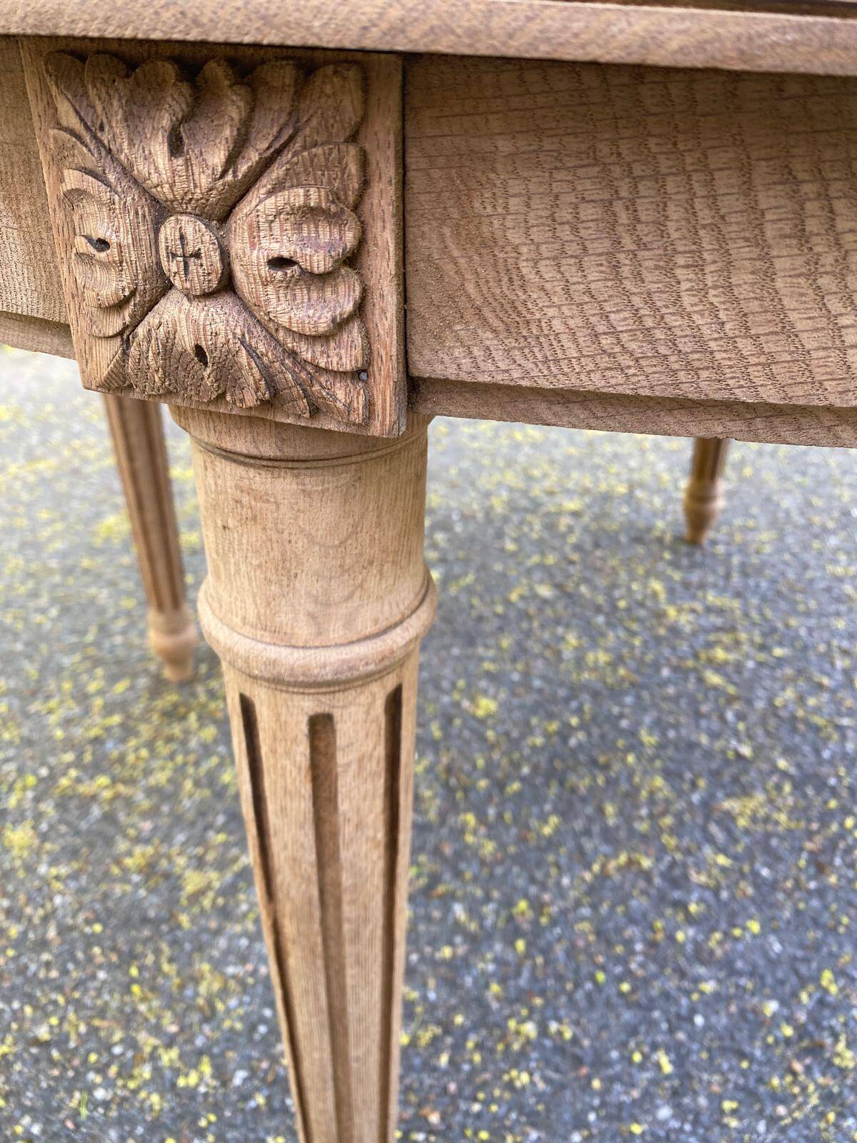 Renovated round Art Deco dining table, extendable, made of solid oak, 145cm.