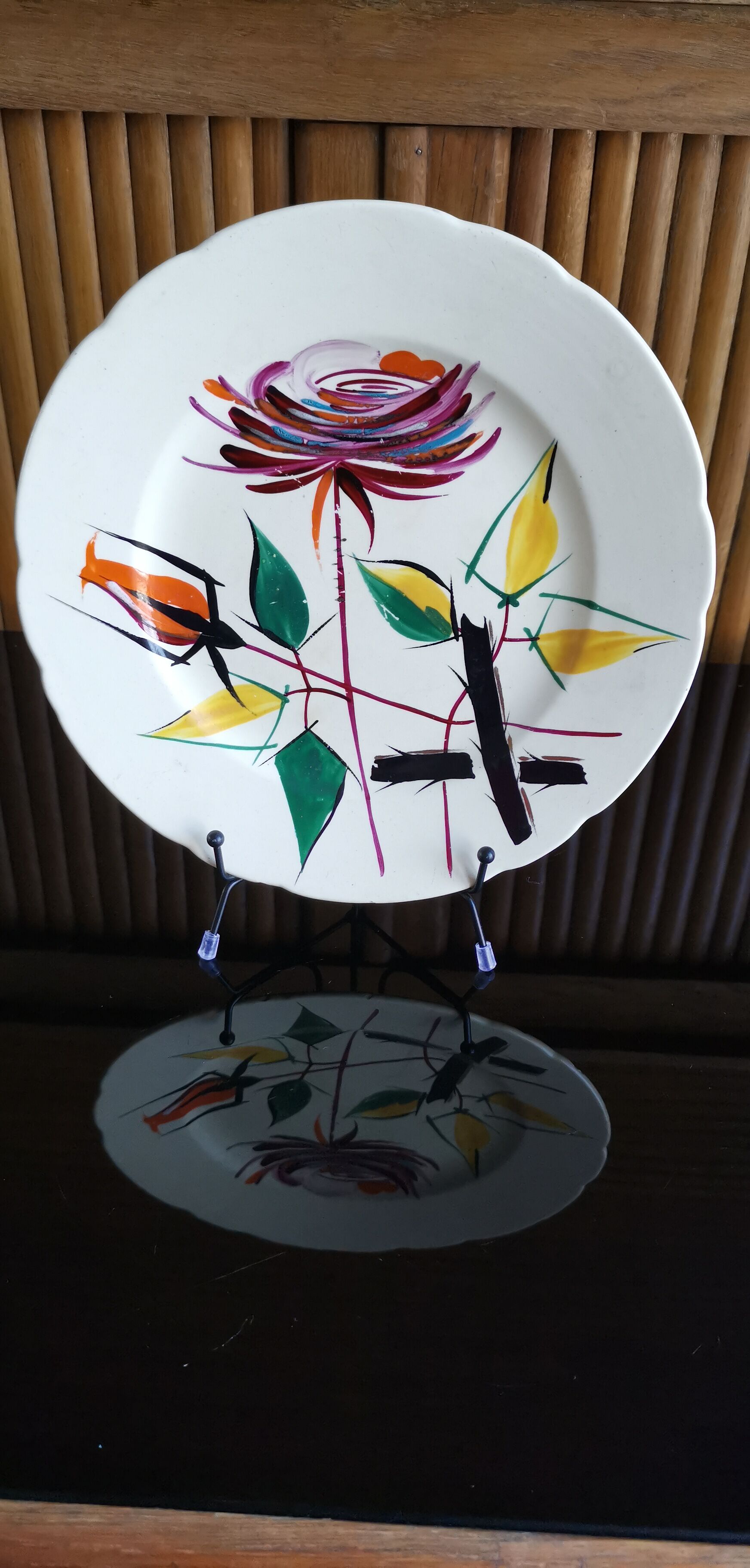 Longwy plate from the 60s decorated by hand