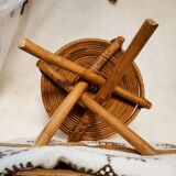 Ethic cup on crossed feet