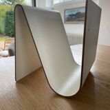 Wavy magazine holder