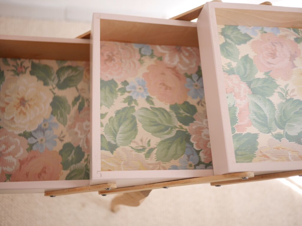 Travailleuse rose tendre et bois