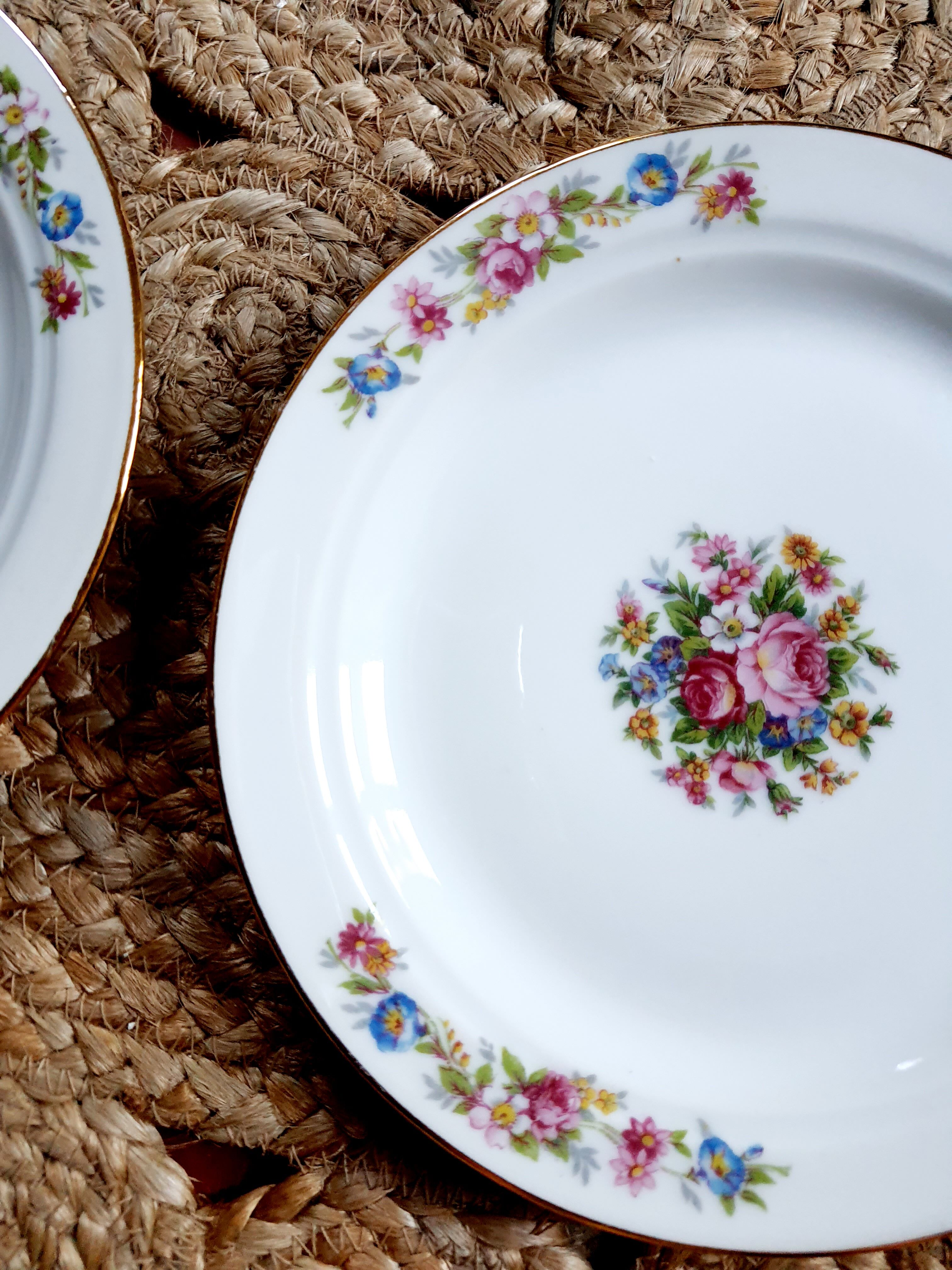 Lot of 6 vintage dessert plates
