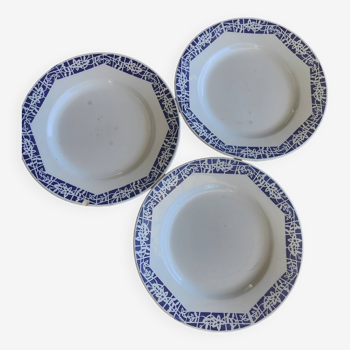 Lot de 3 assiettes plates terre de fer Faïencerie Niderviller. Décor "Art déco" bleu et blanc.