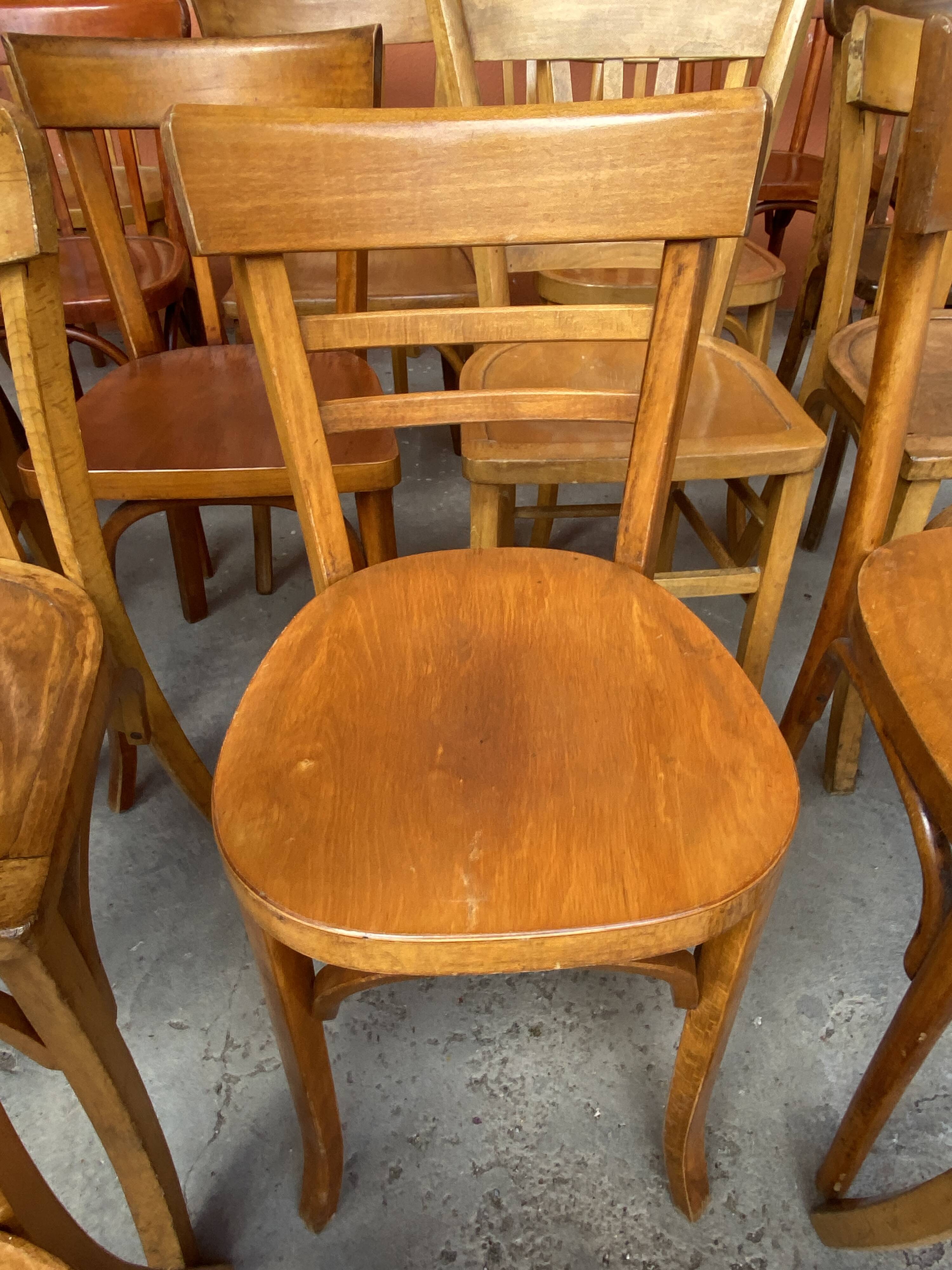 Lot of 20 mismatched Thonet Fischel restaurant bistro chairs in curved wood