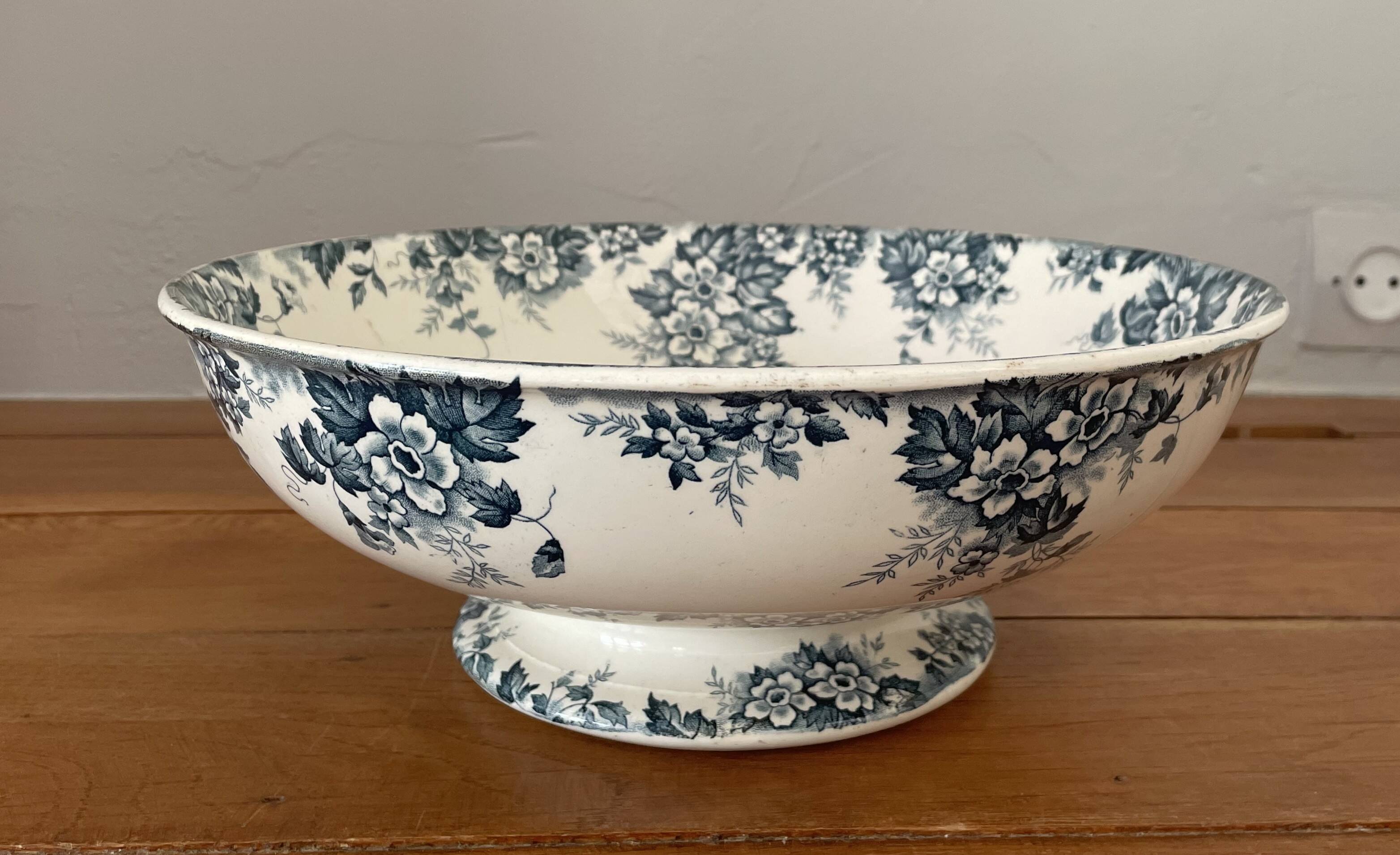 Antique large salad bowl on a pedestal in Saint-Amand earthenware (Nord)