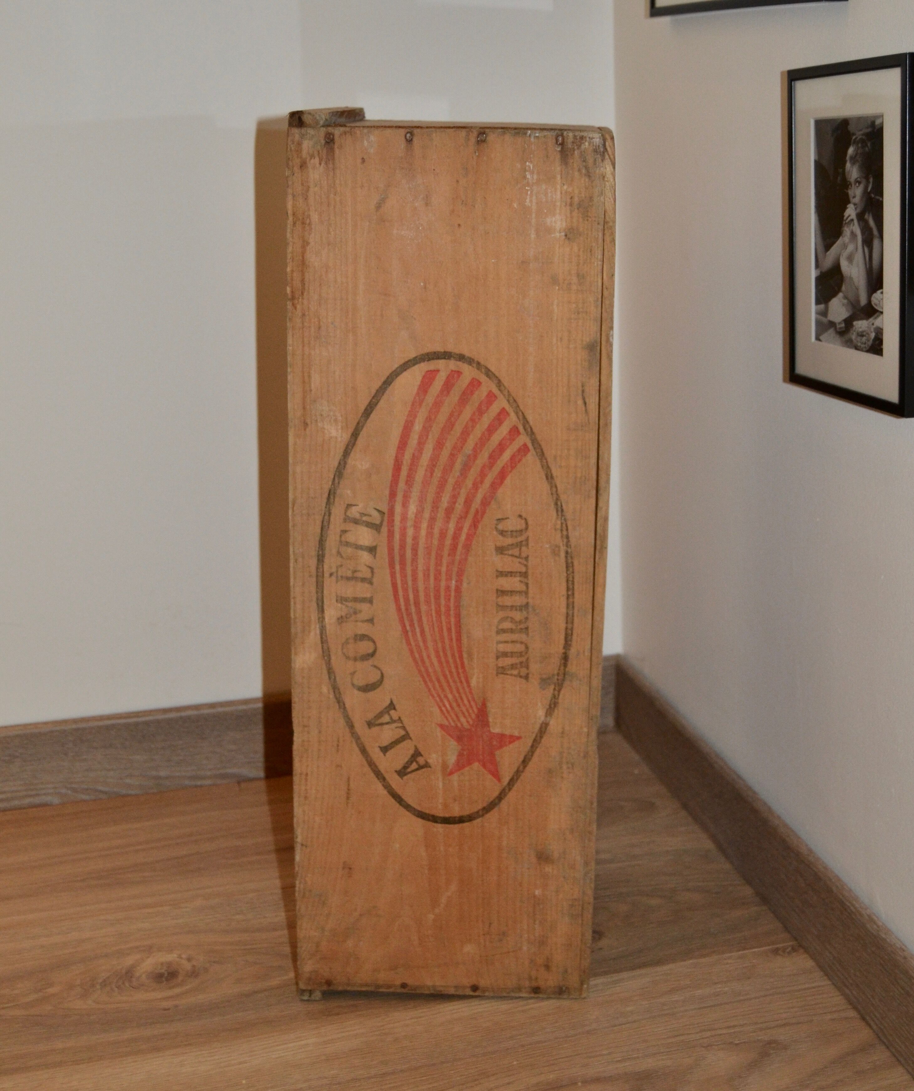 Old wooden box "has the comet" Aurillac