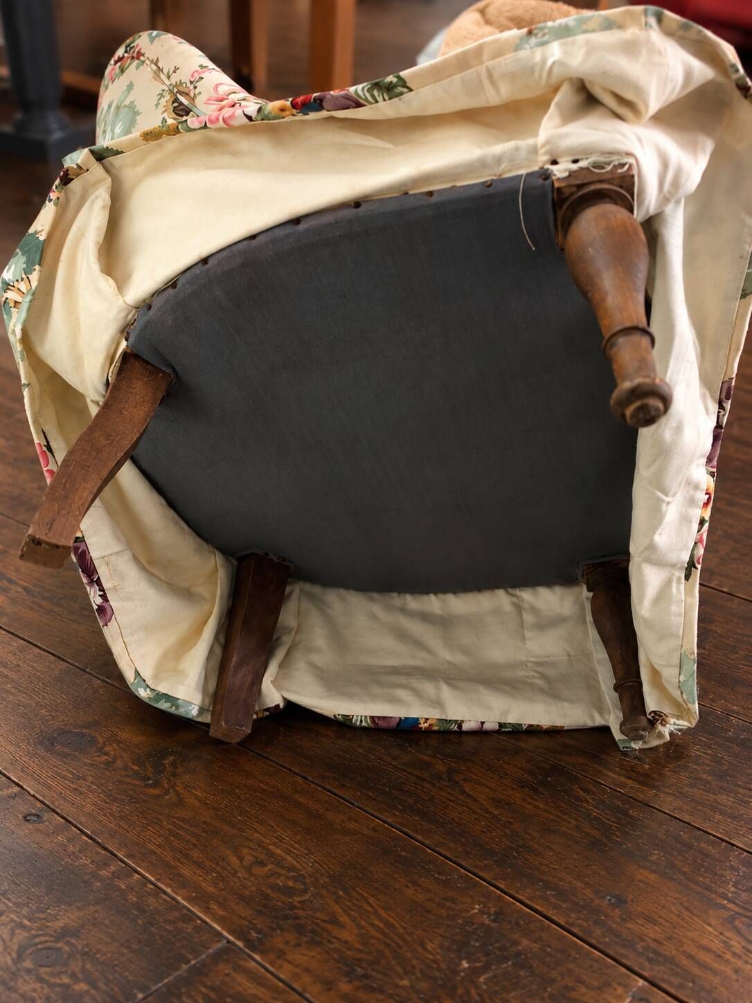 Fauteuil crapaud ancien à fleurs