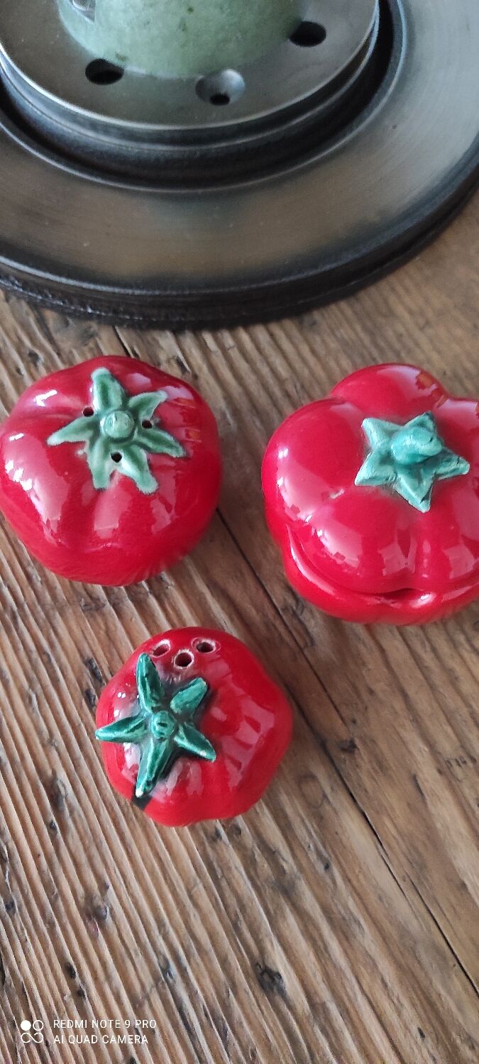 Ensemble poivrière, salière et pot a moutarde vintage