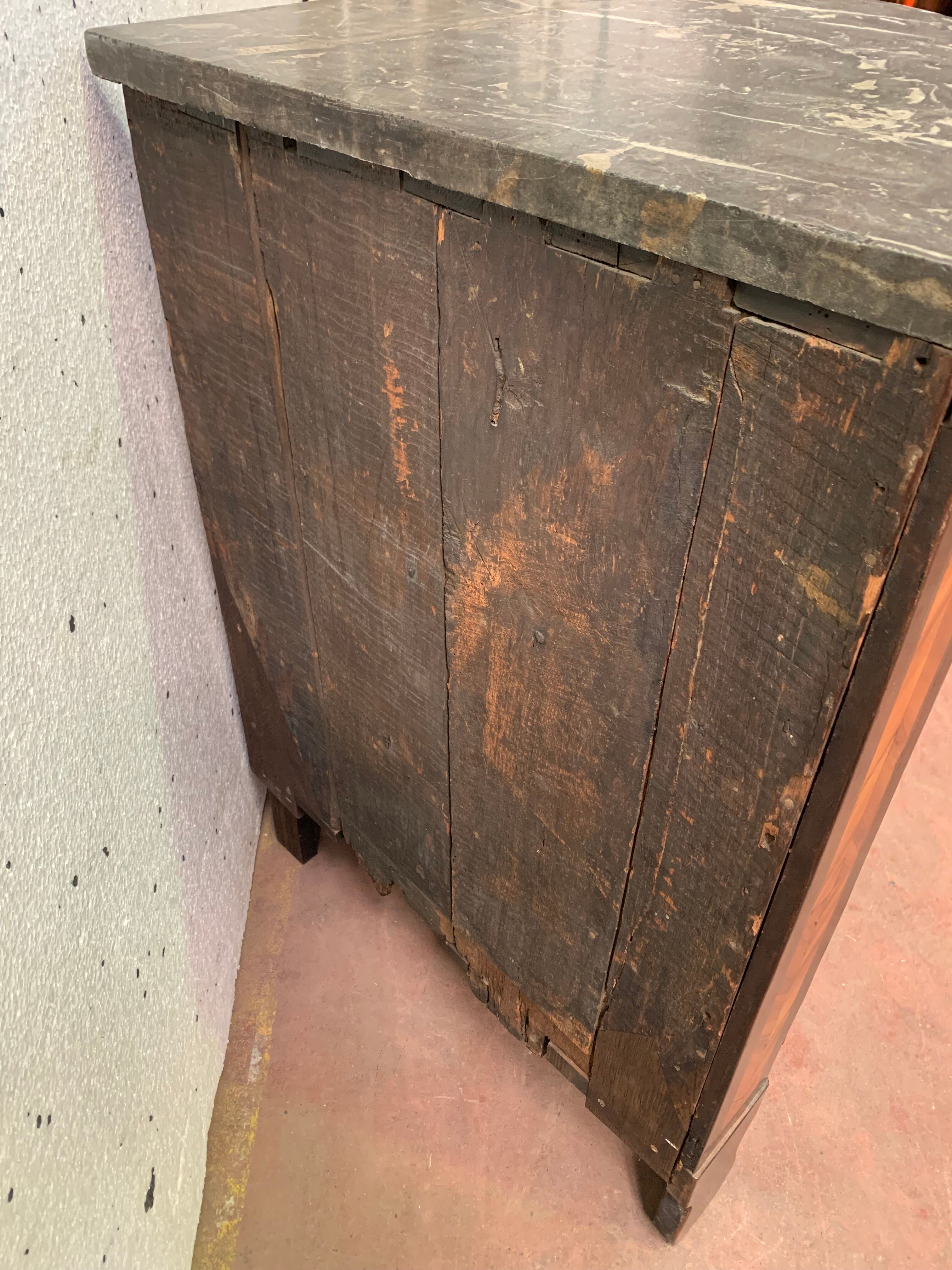 Notch has two curved doors mahogany and rosewood xviii century