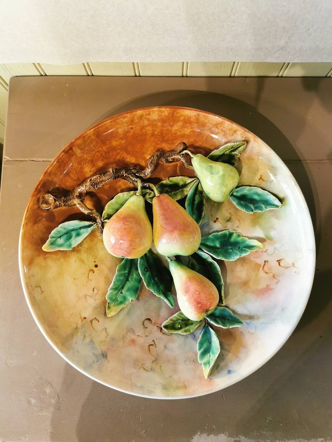 Large barbotine dish