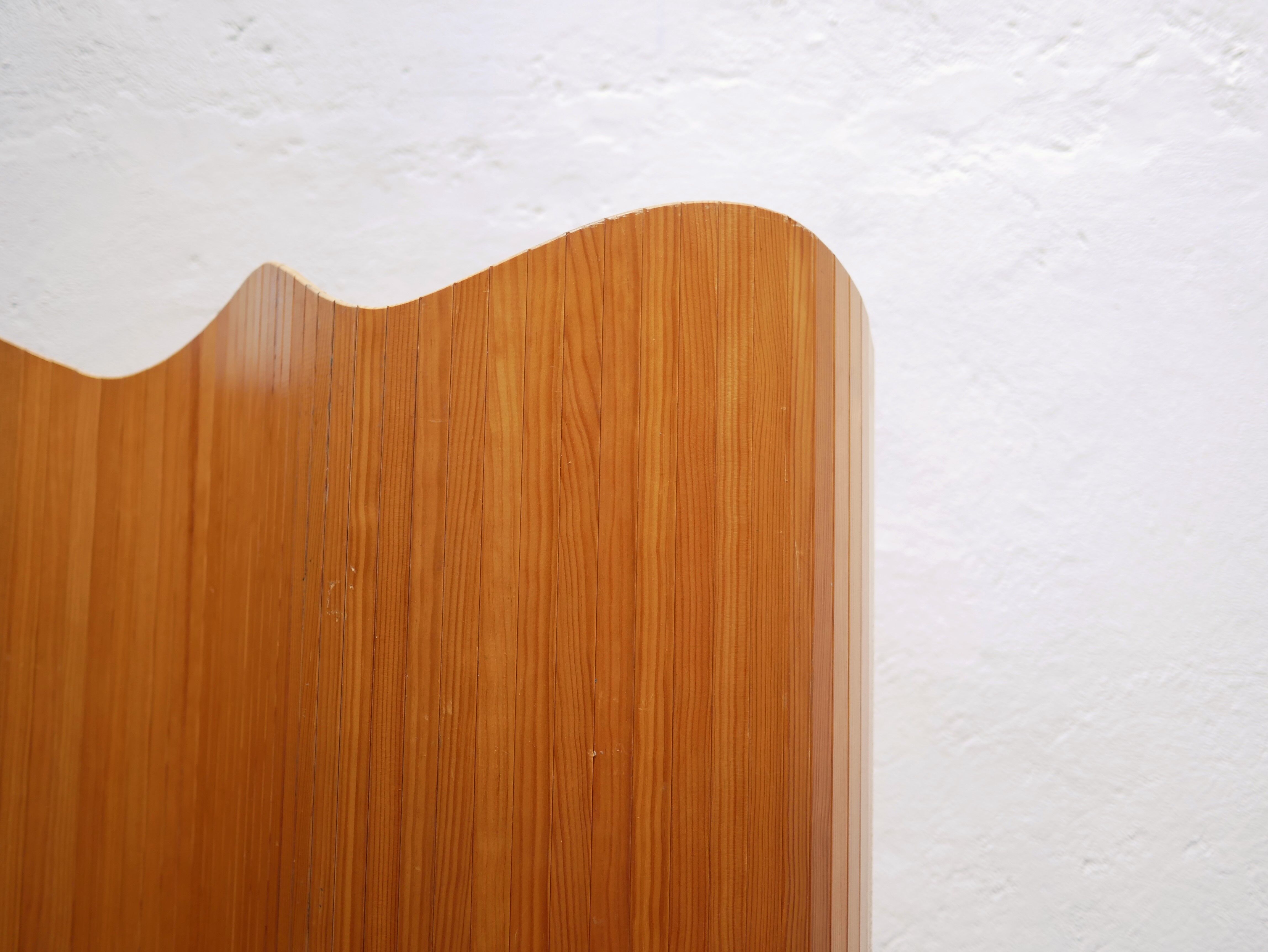 Vintage wooden screen published by Habitat